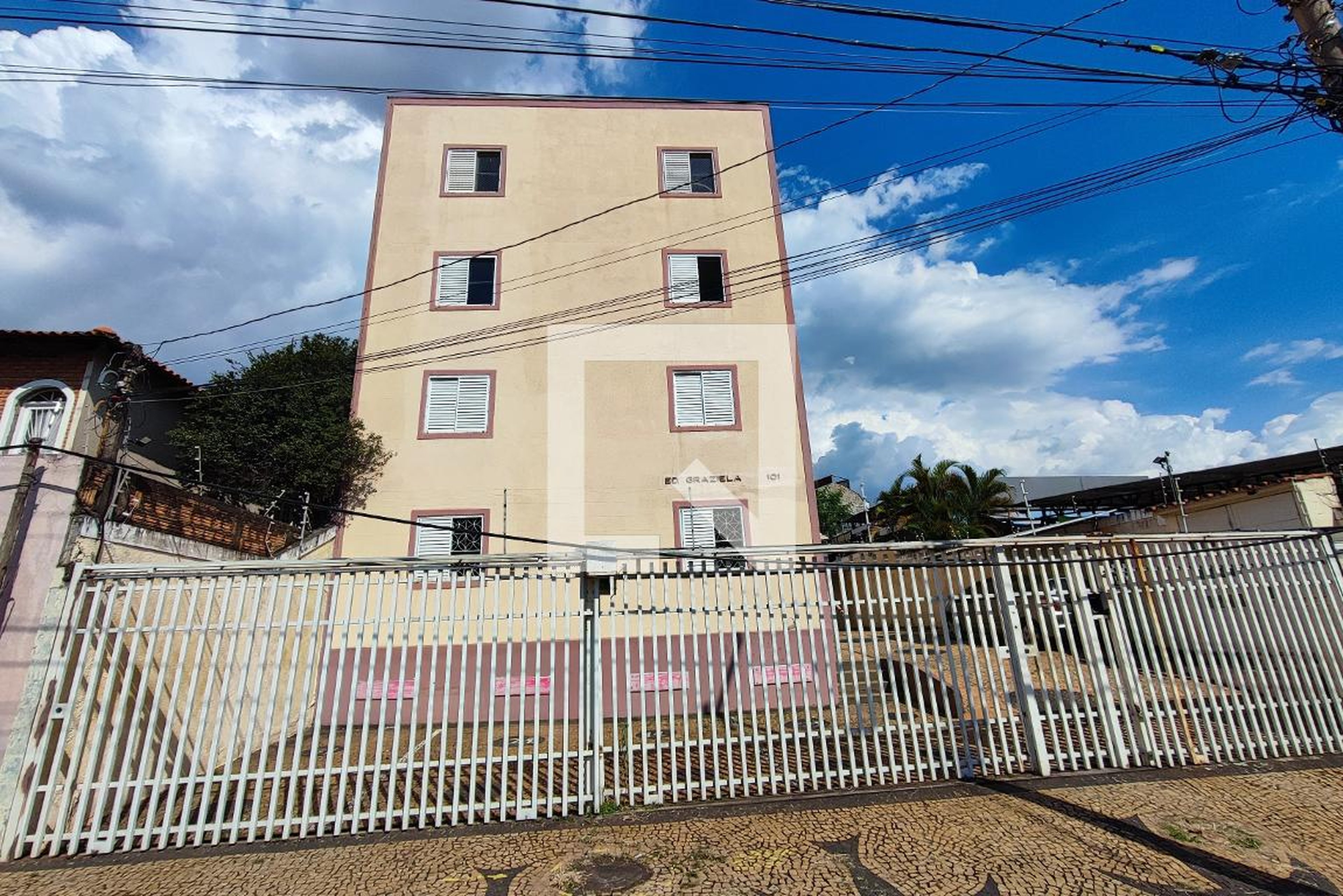 Fachada do condomínio Edifício Graziela