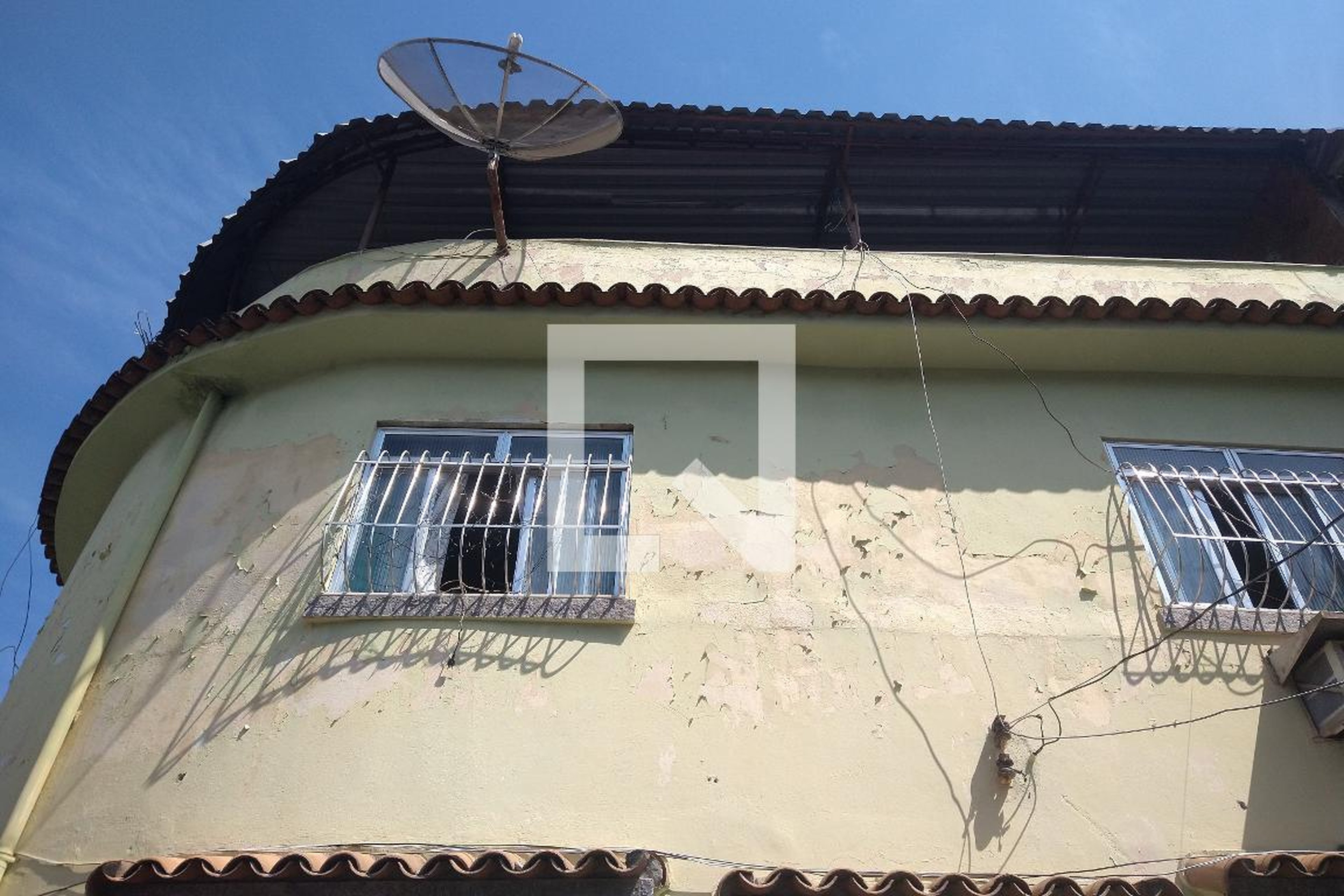 Fachada Condomínio Vila / Casas de Fundos