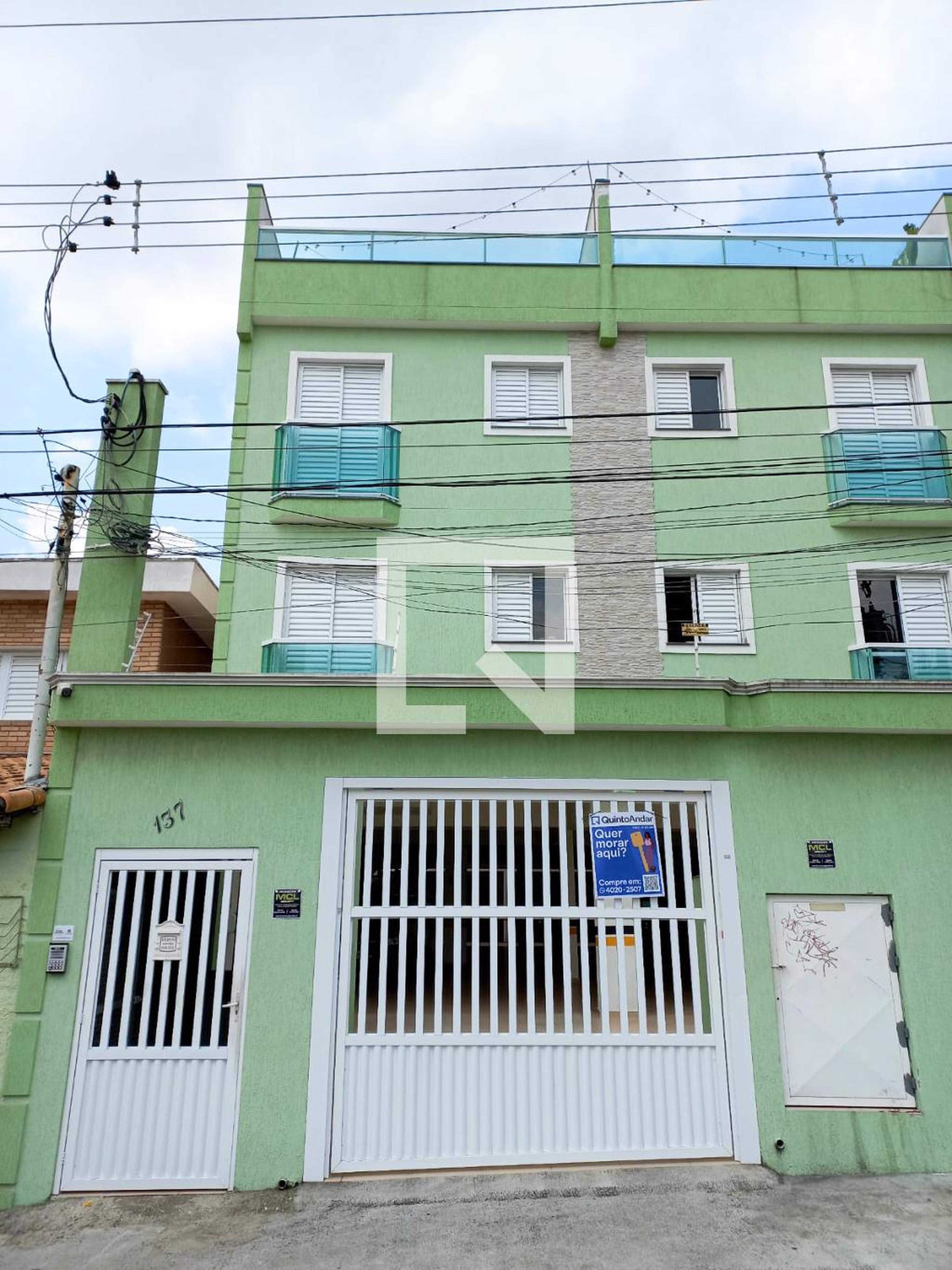 Fachada Condomínio em Rua Cristóvão Colombo, 137