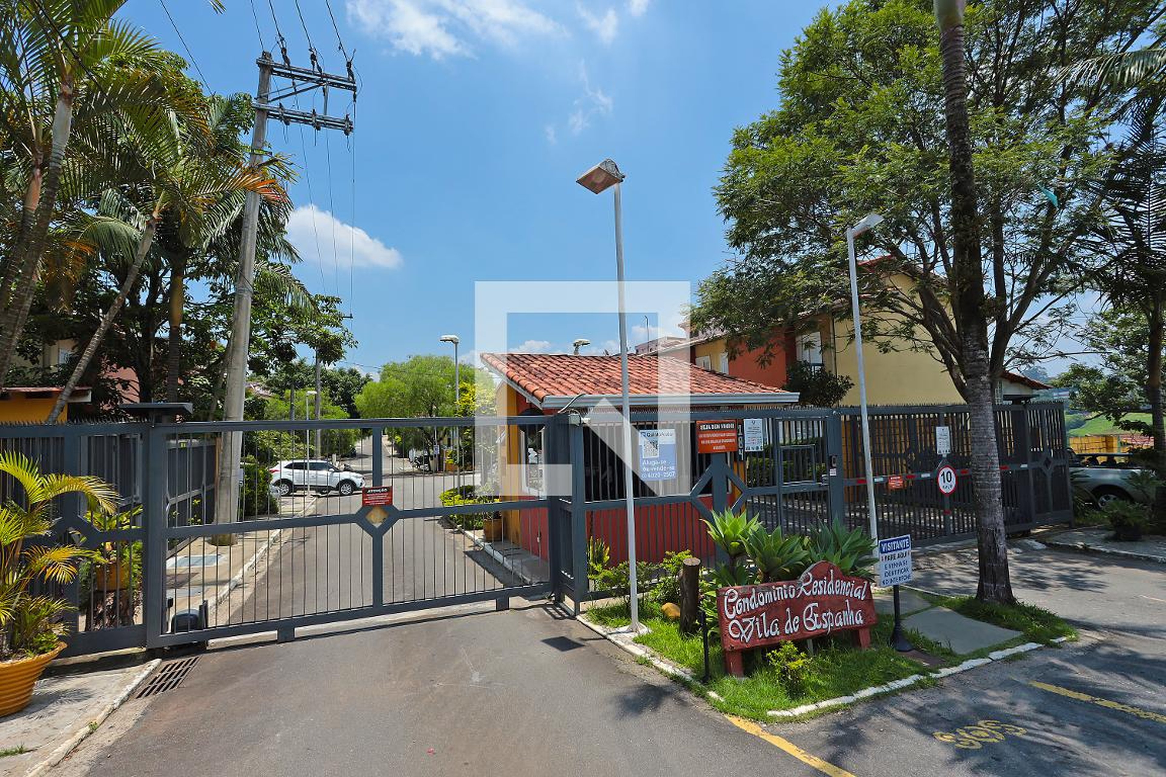 Fachada do condomínio Condomínio Vila de Espanha