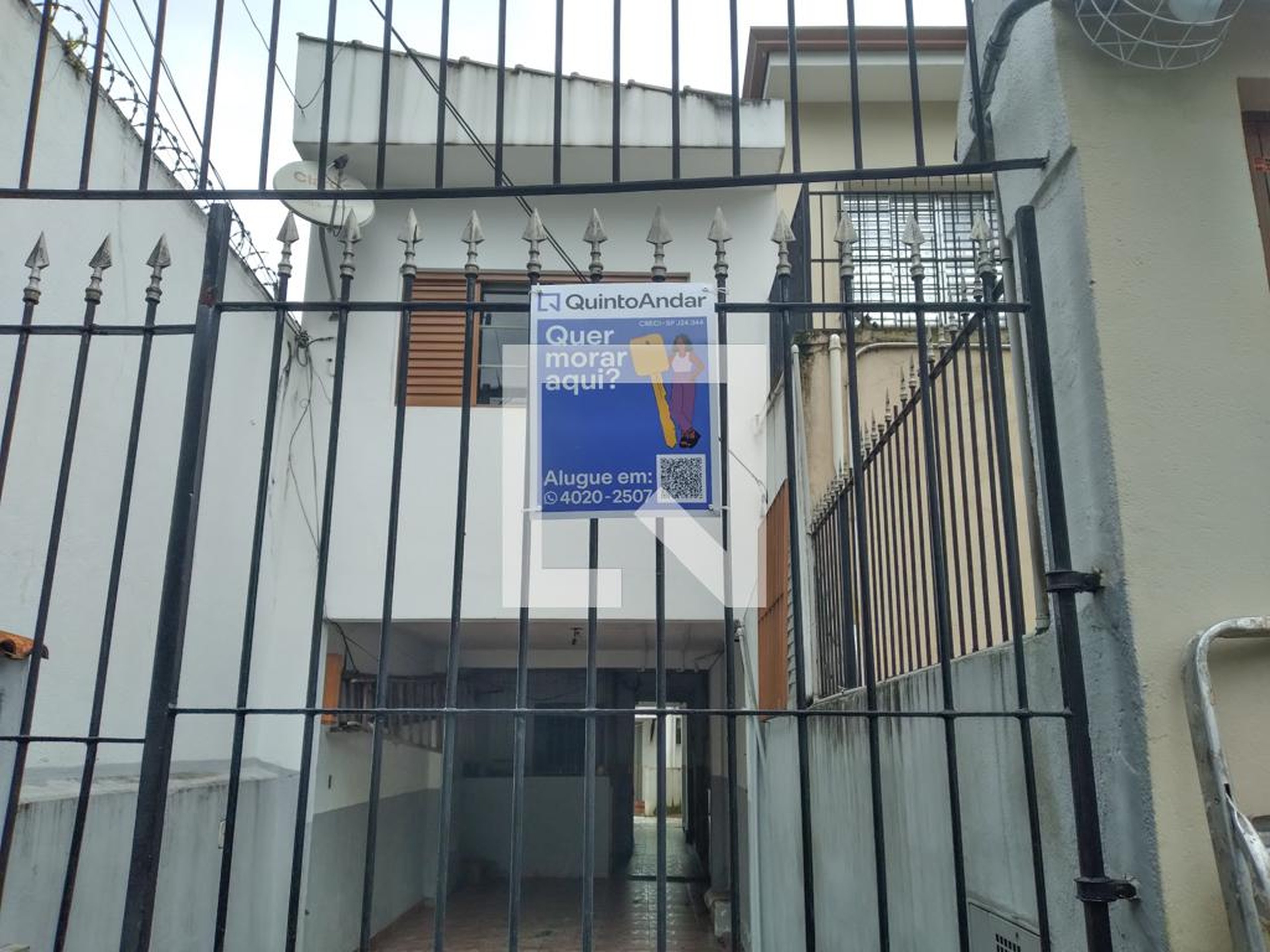 Fachada Condomínio em Rua Auguste Clesinger, 181