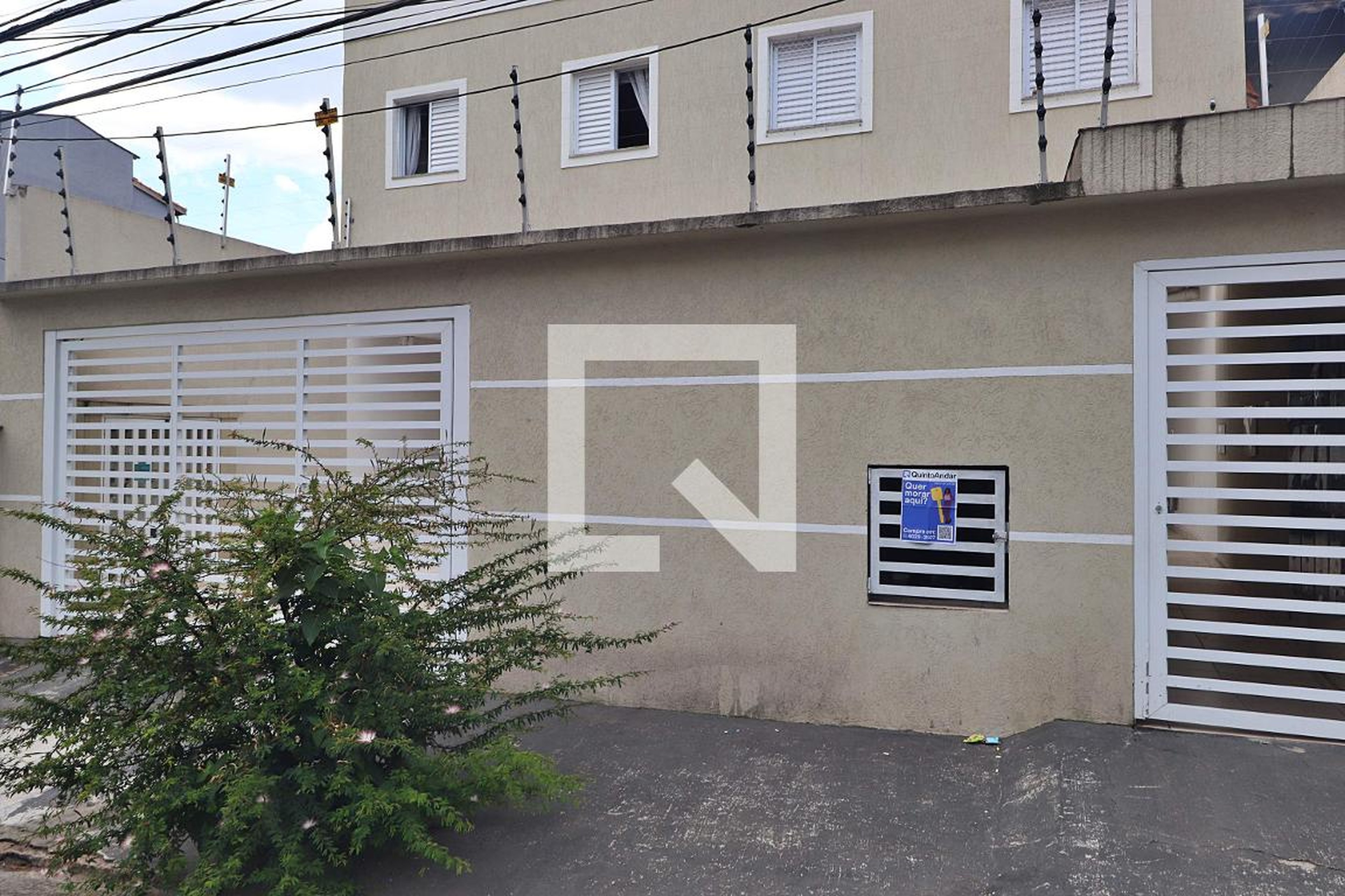 Fachada Condomínio em Rua Colúmbia, 1381