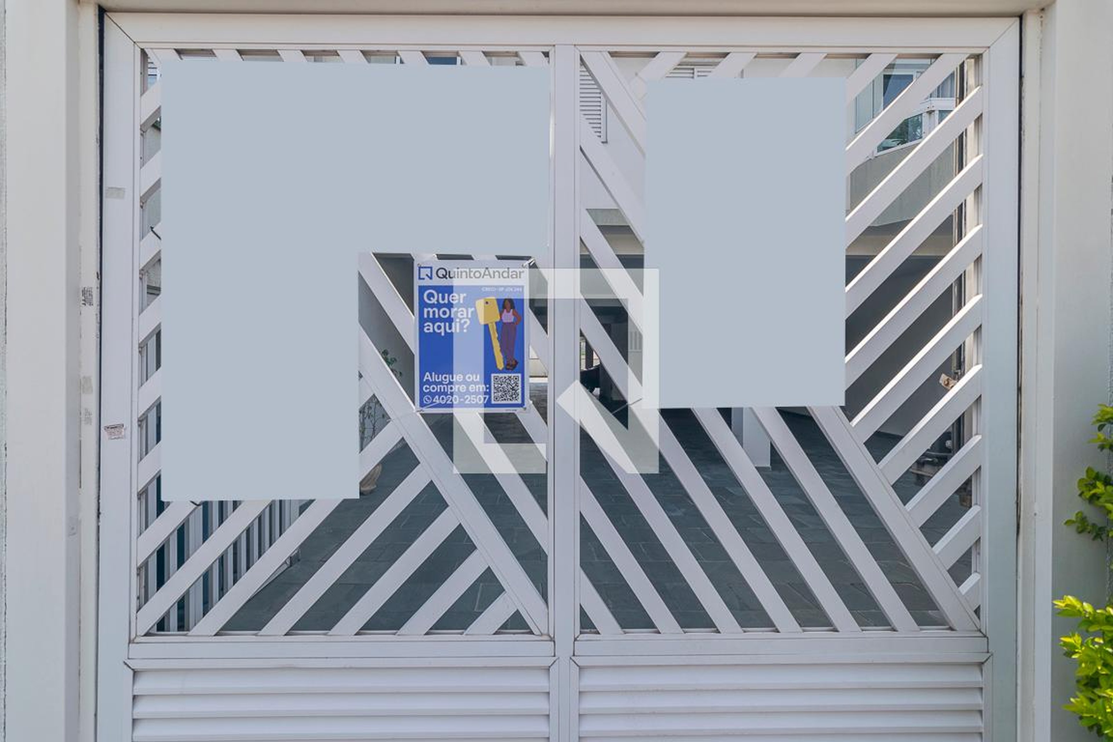 Fachada Condomínio em Rua Clélia, 313