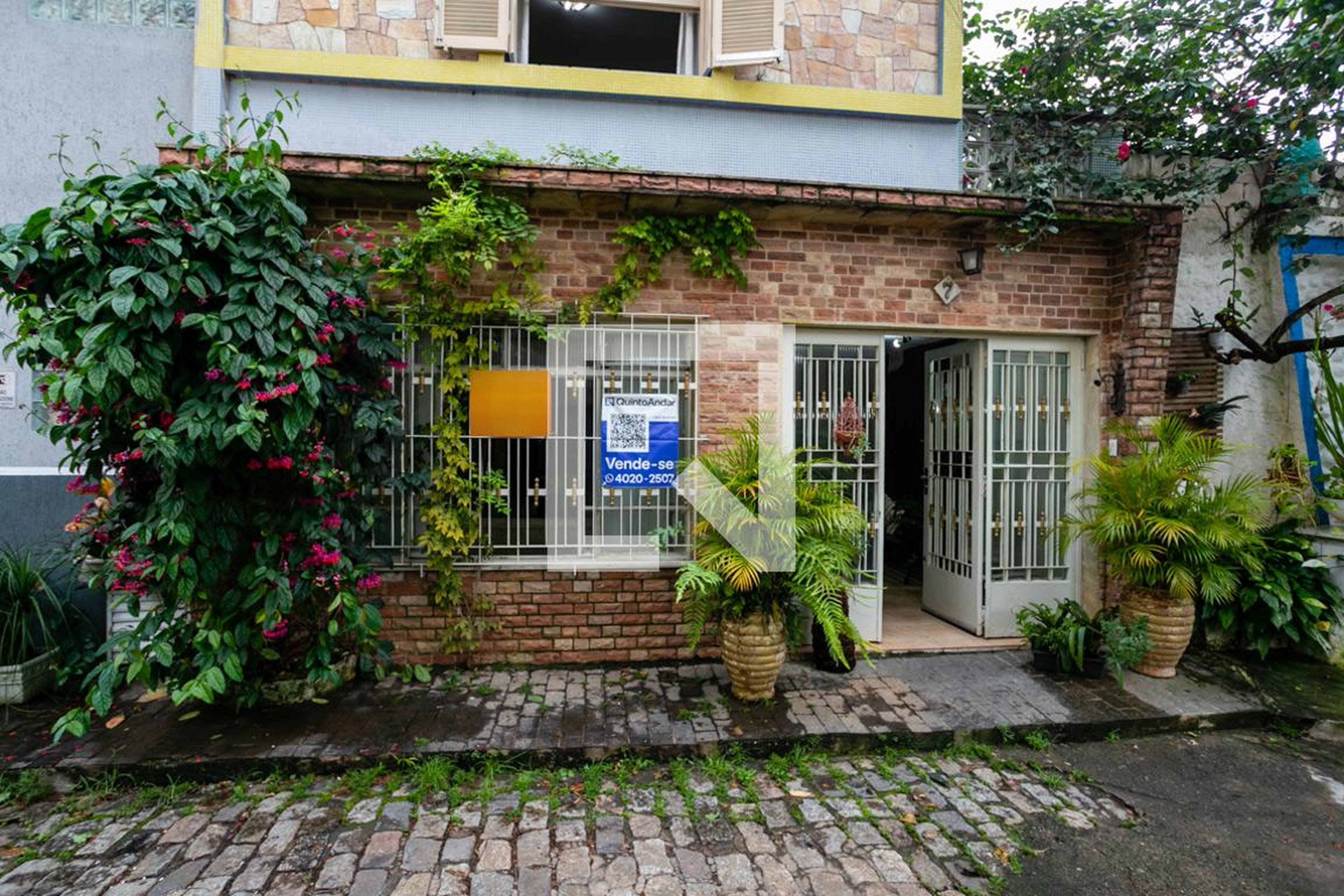 Fachada Condomínio em Rua Darzan, 68