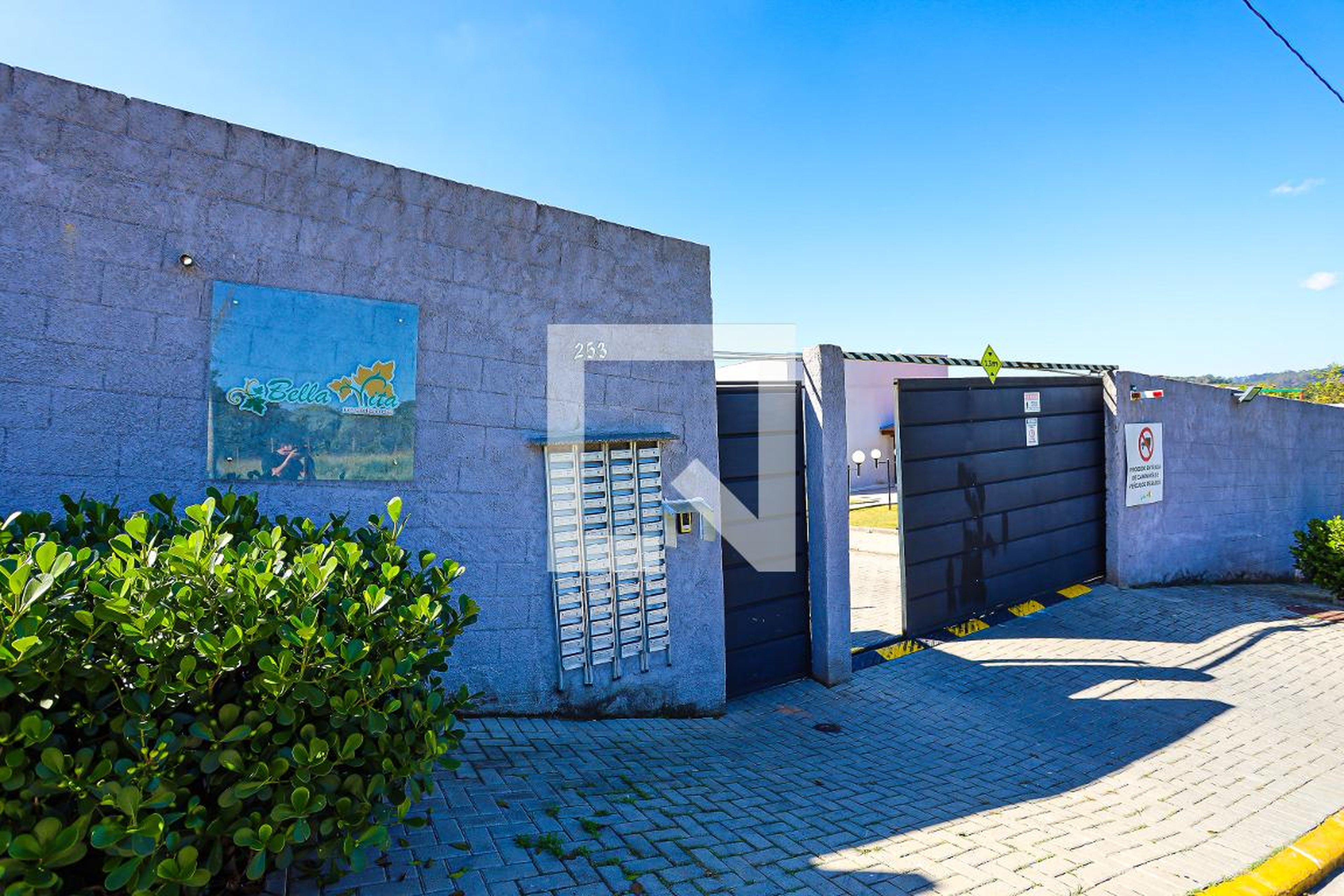 Fachada do condomínio Condomínio Bella Vita Residence