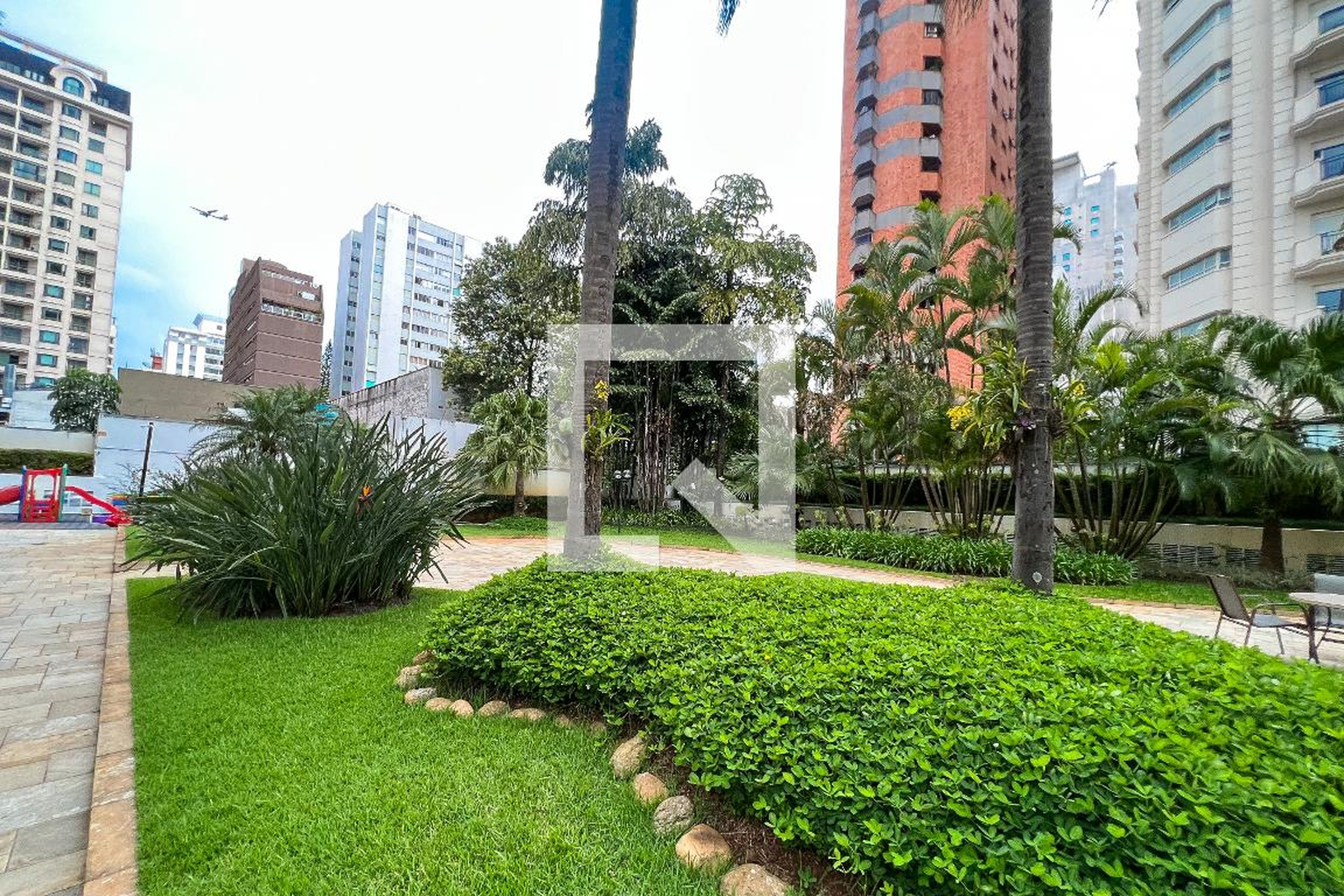 Área externa - Carpeaux