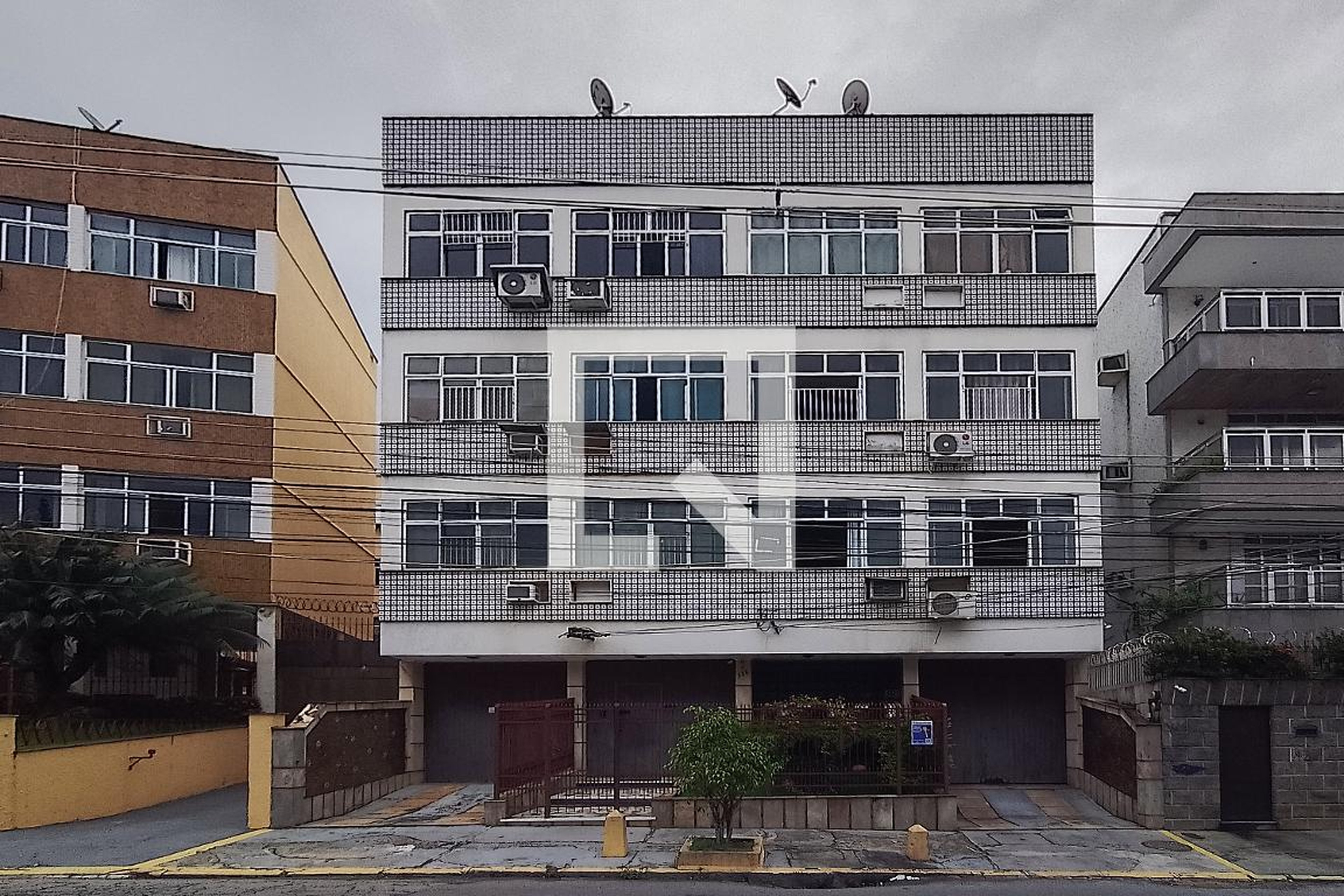Fachada do Prédio Condomínio Es. Abélia