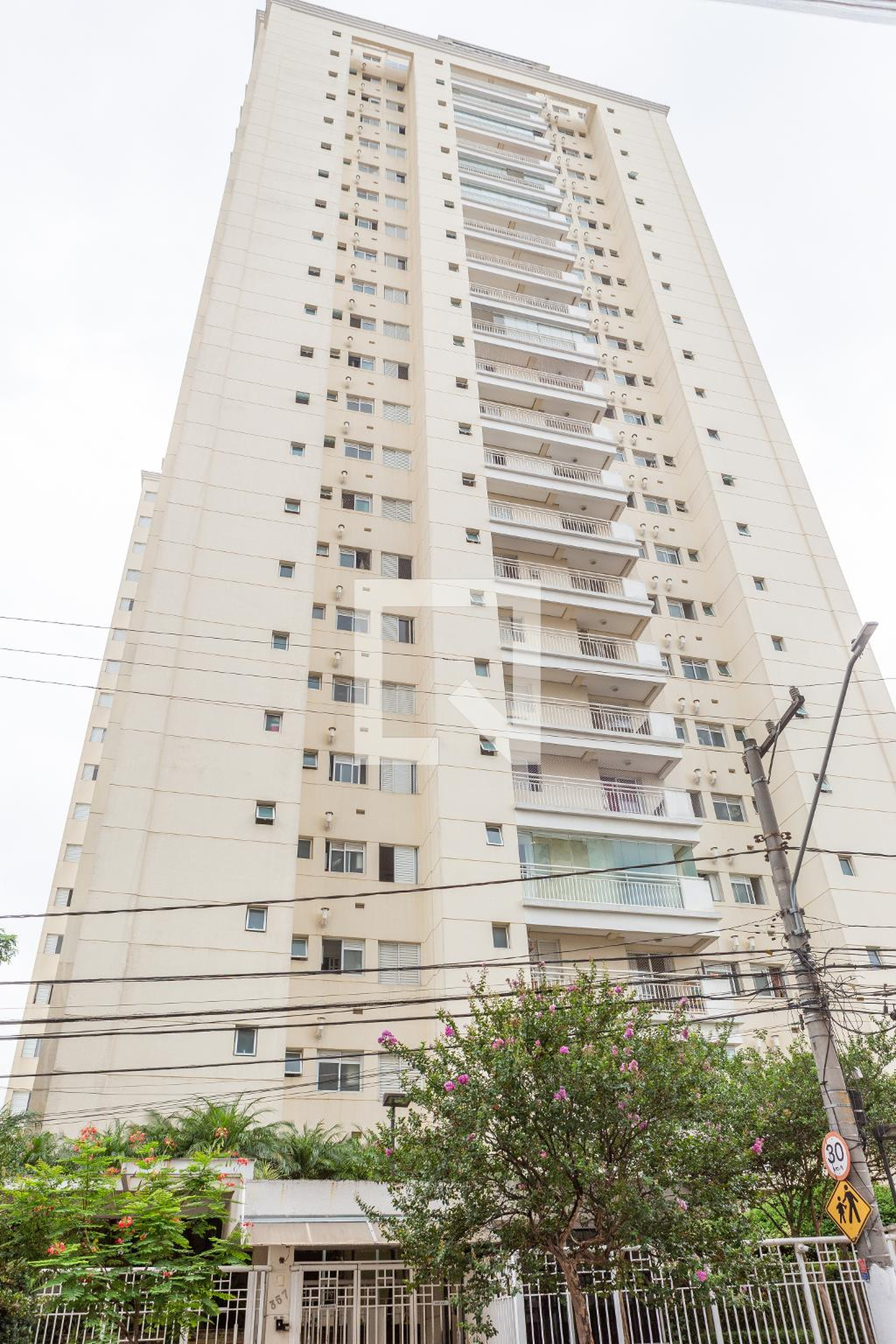 Fachada Condomínio em Rua George Smith, 374