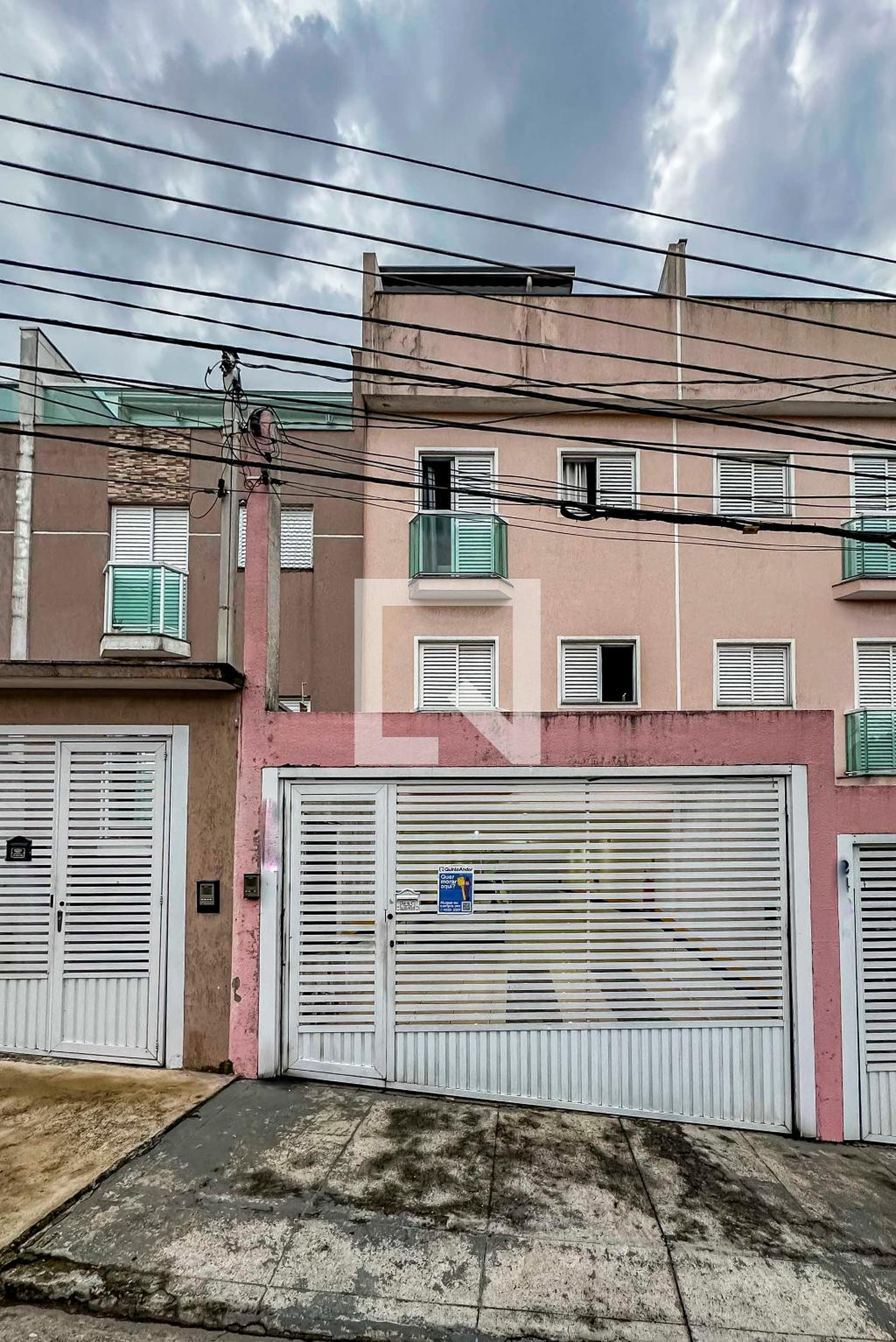 Fachada Condomínio em Rua Lucélia, 245