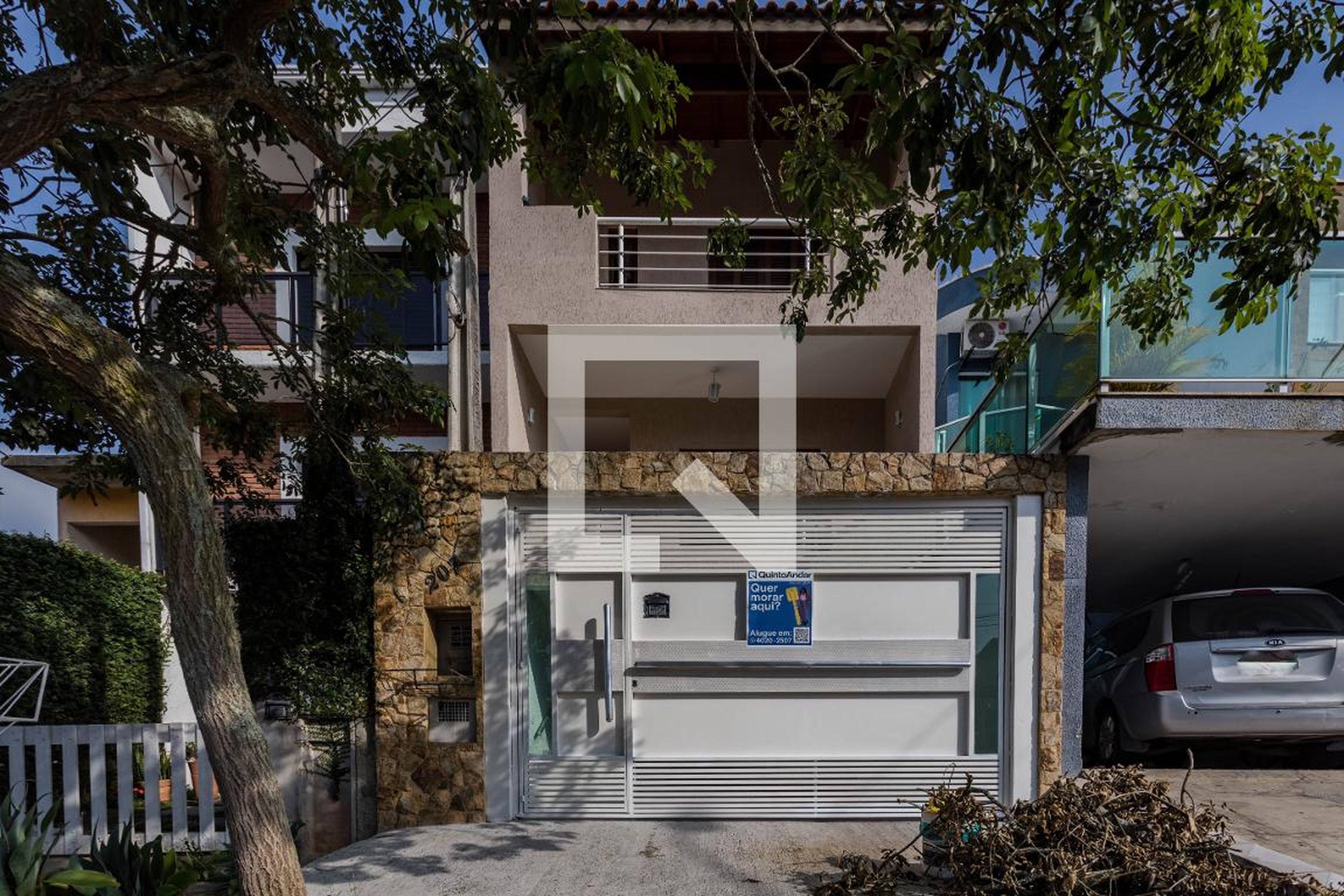 Fachada Condomínio em Rua Professora Isabel Ferreira da Silva, 139