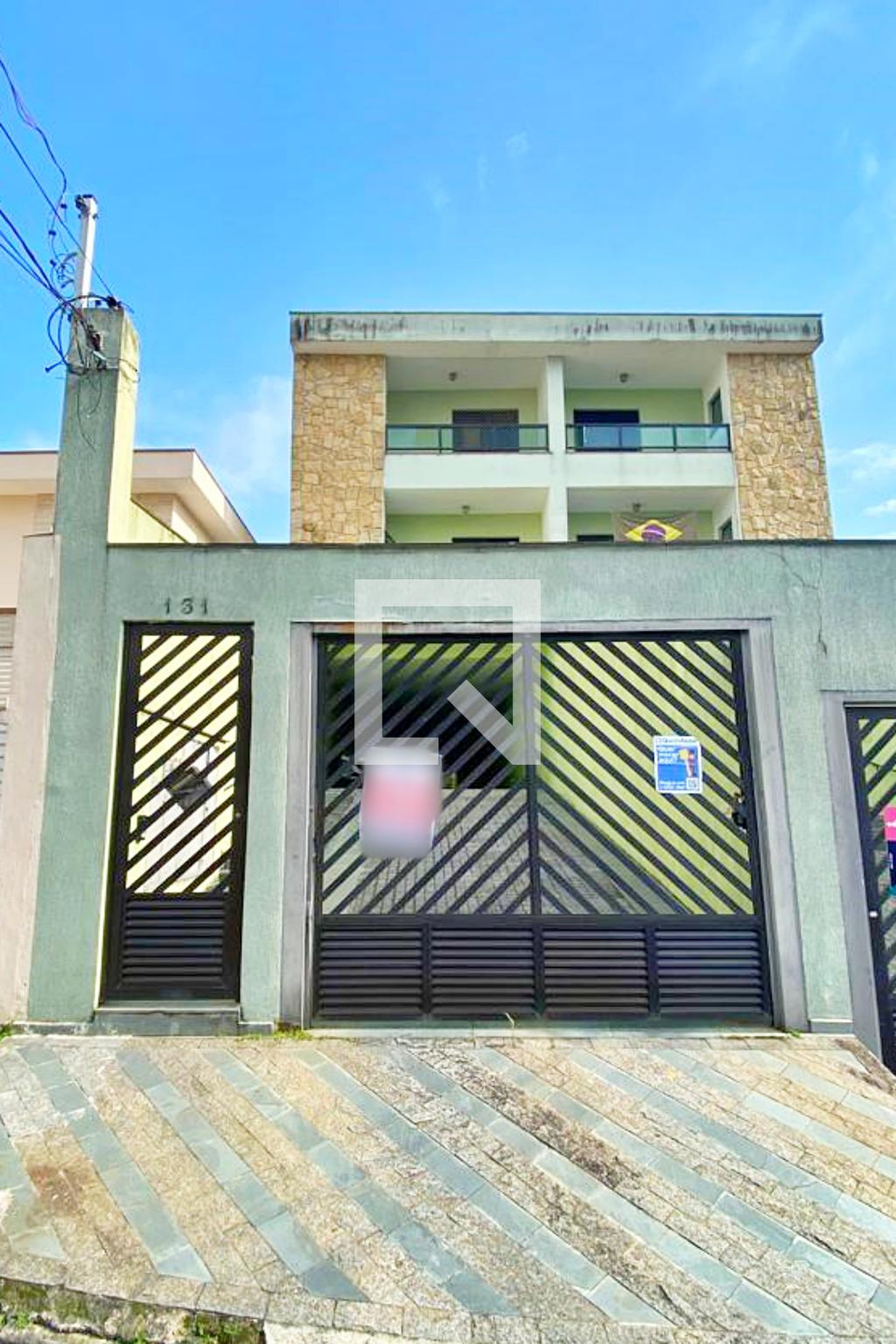 Fachada Condomínio em Rua Suíça, 131