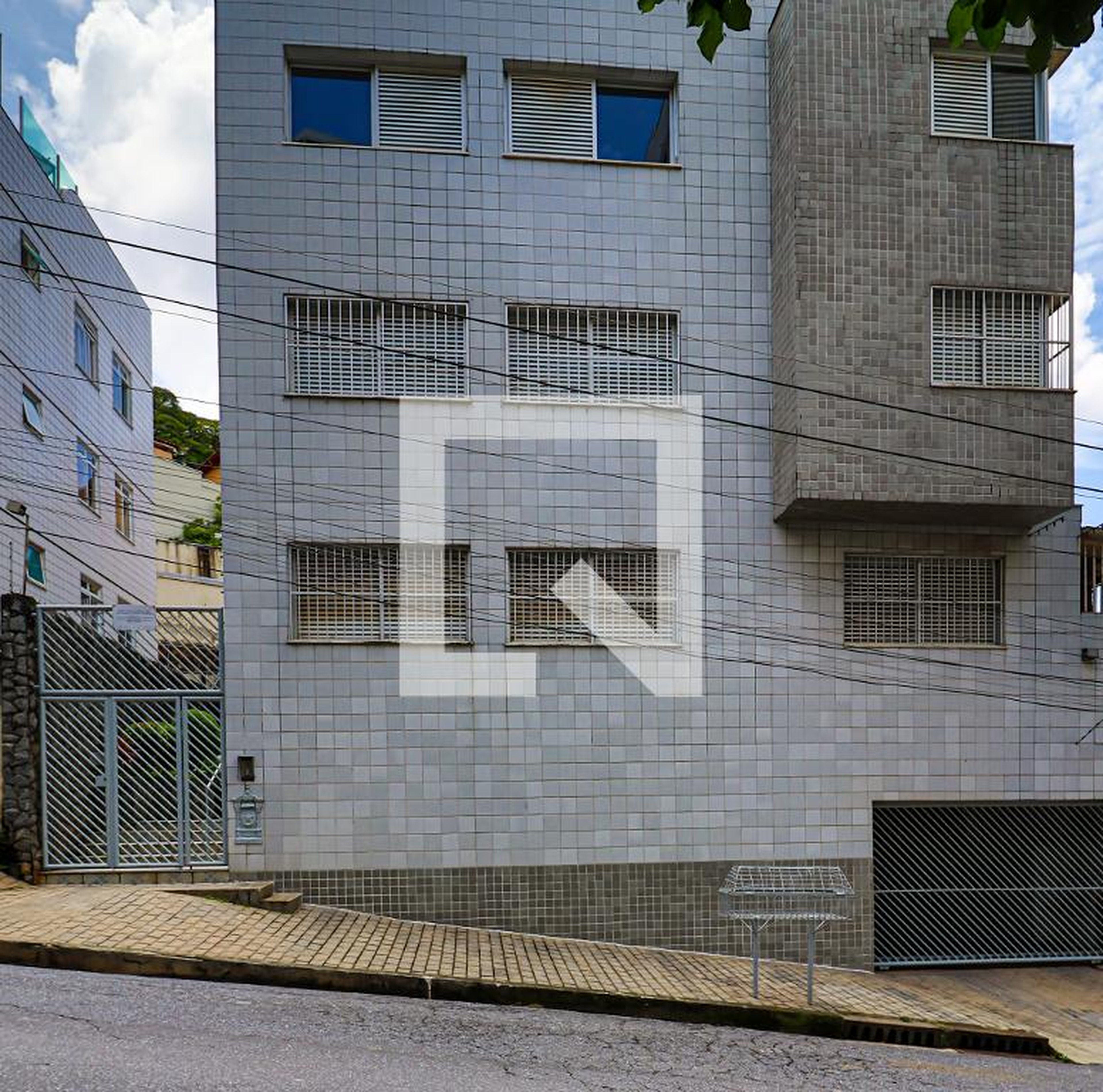 Fachada Condomínio em Rua Doutor Newton de Paiva Ferreira, 58