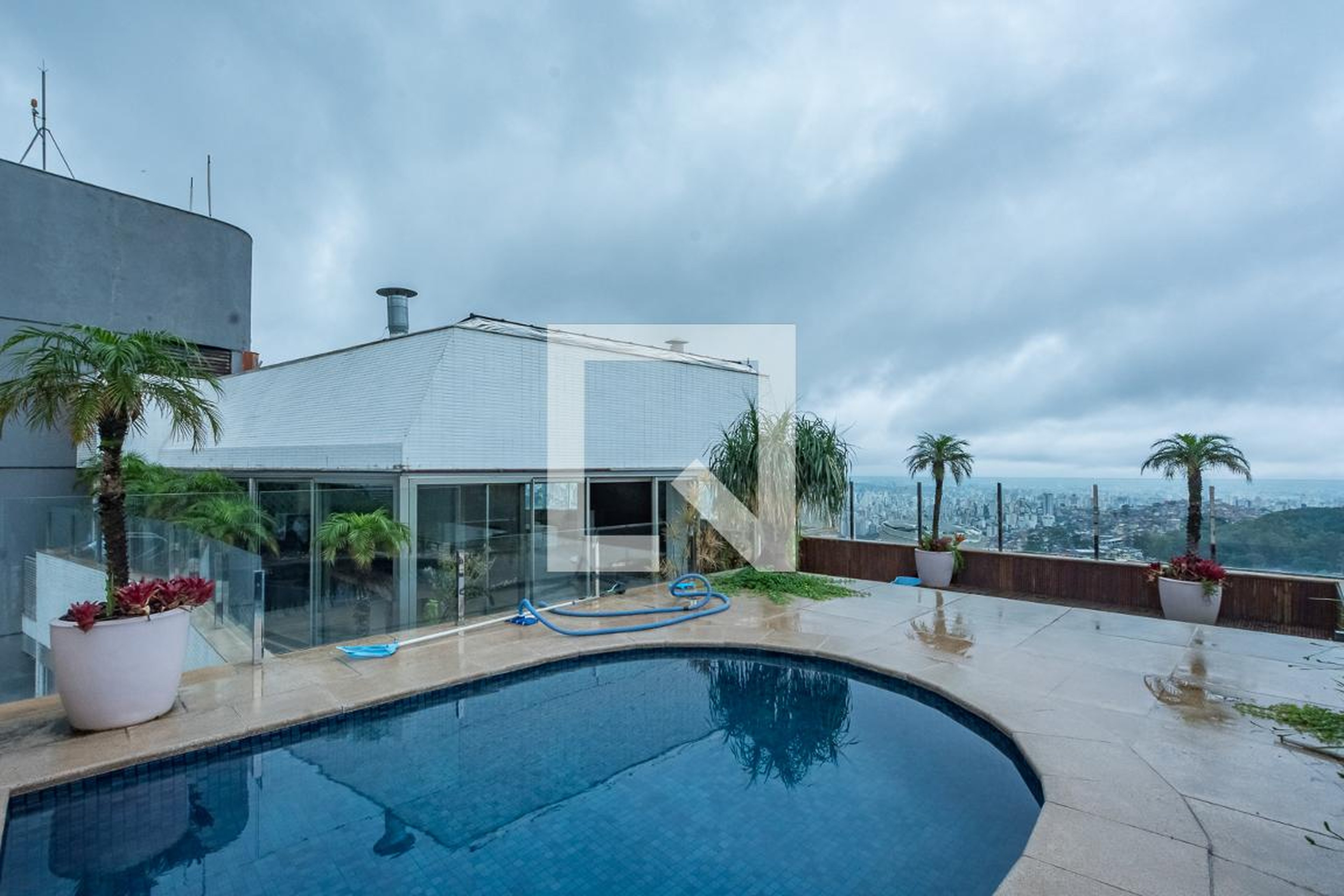 Piscina Coberta - Edifício The View