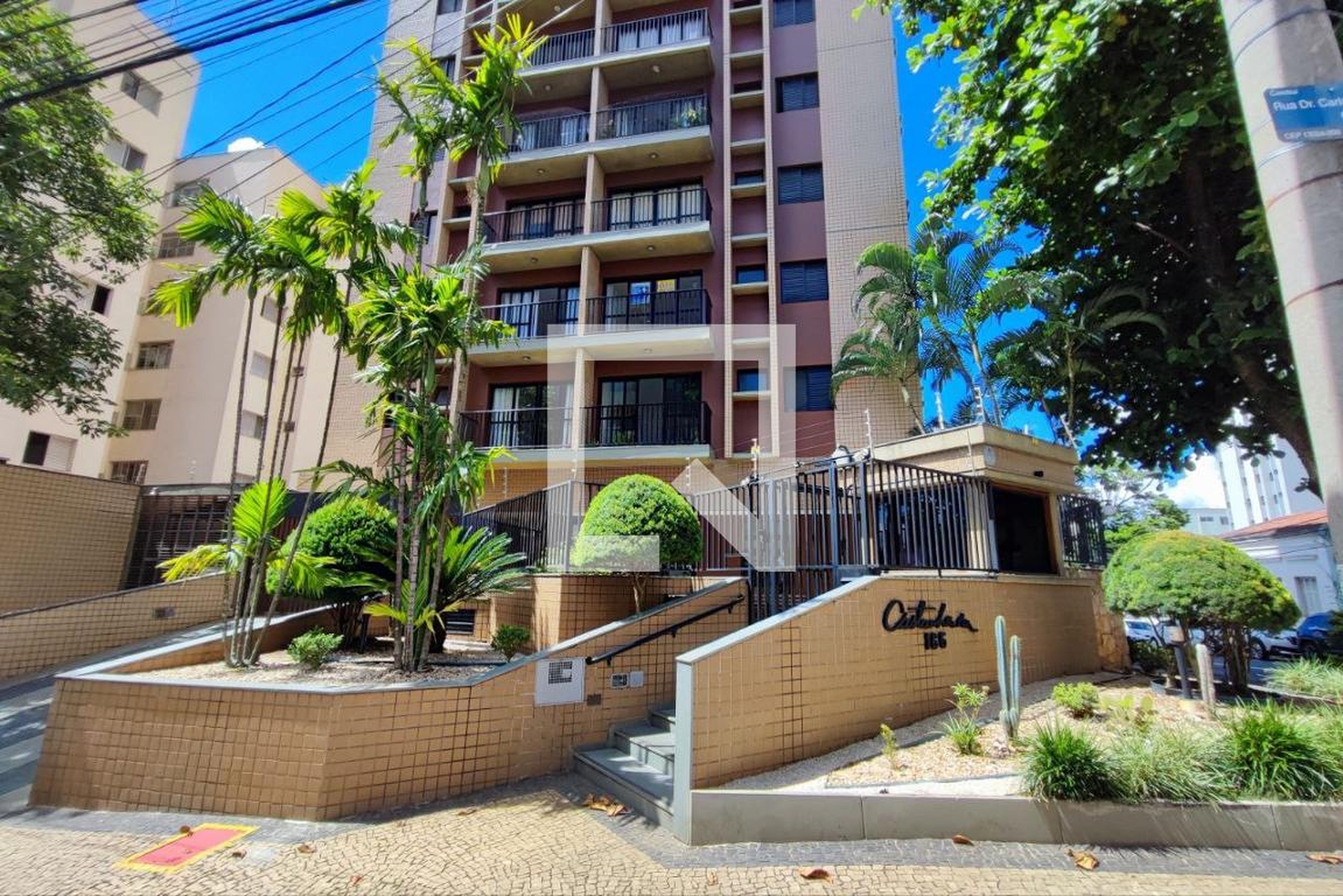 Fachada do condomínio Condomínio Castanheira