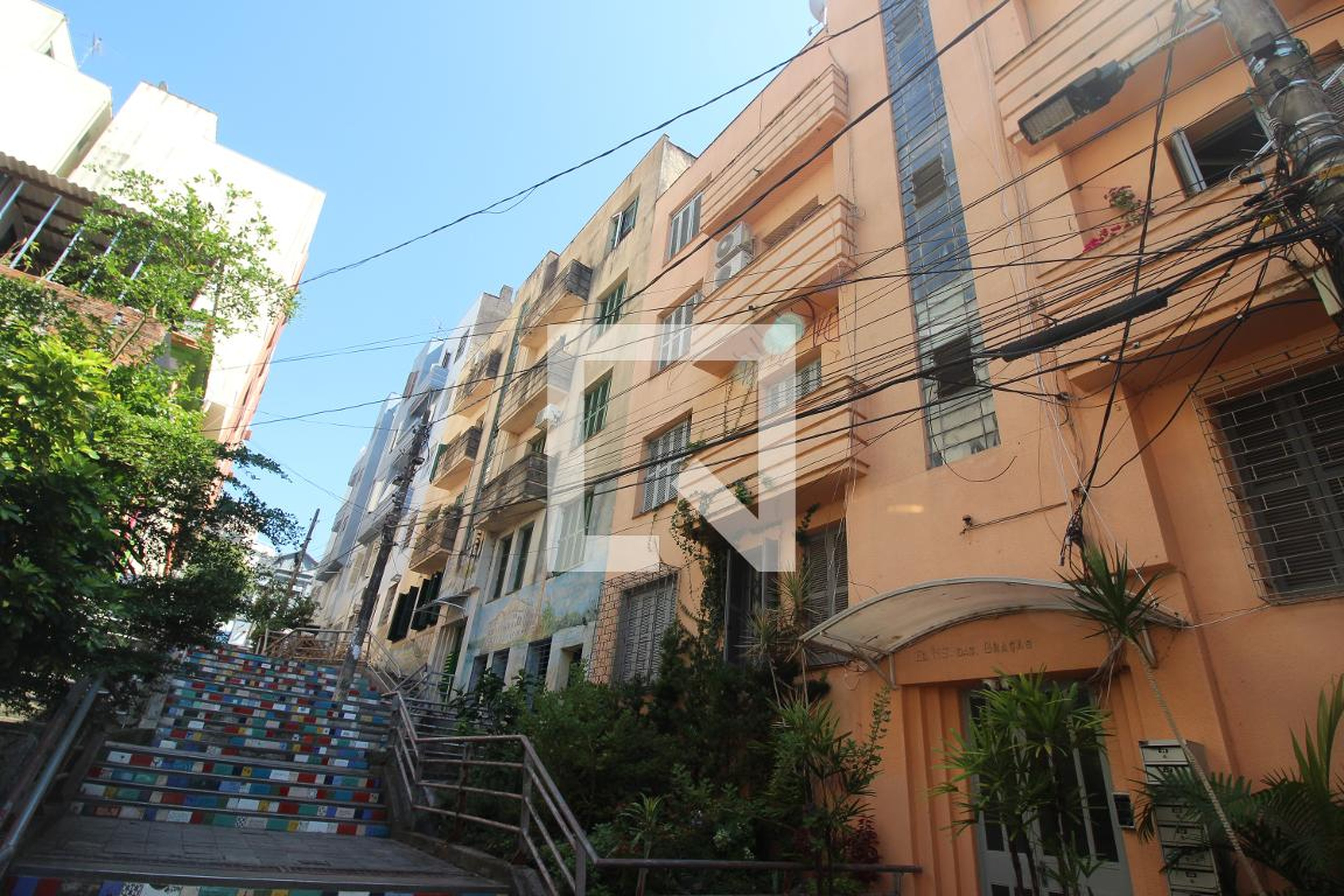 Fachada do Condomínio Condomínio 24 de Maio