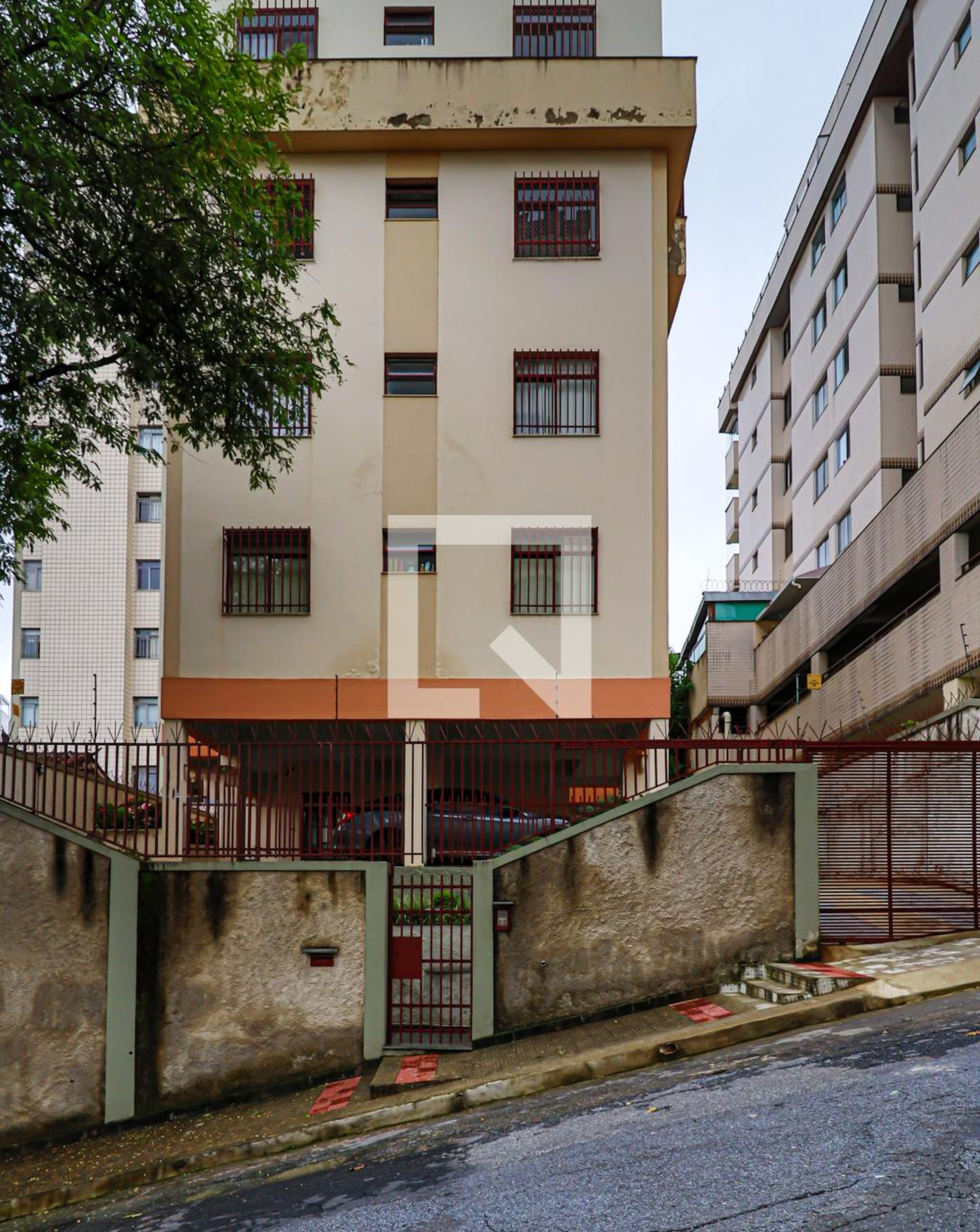 Fachada Condomínio em Rua São Julião, 44