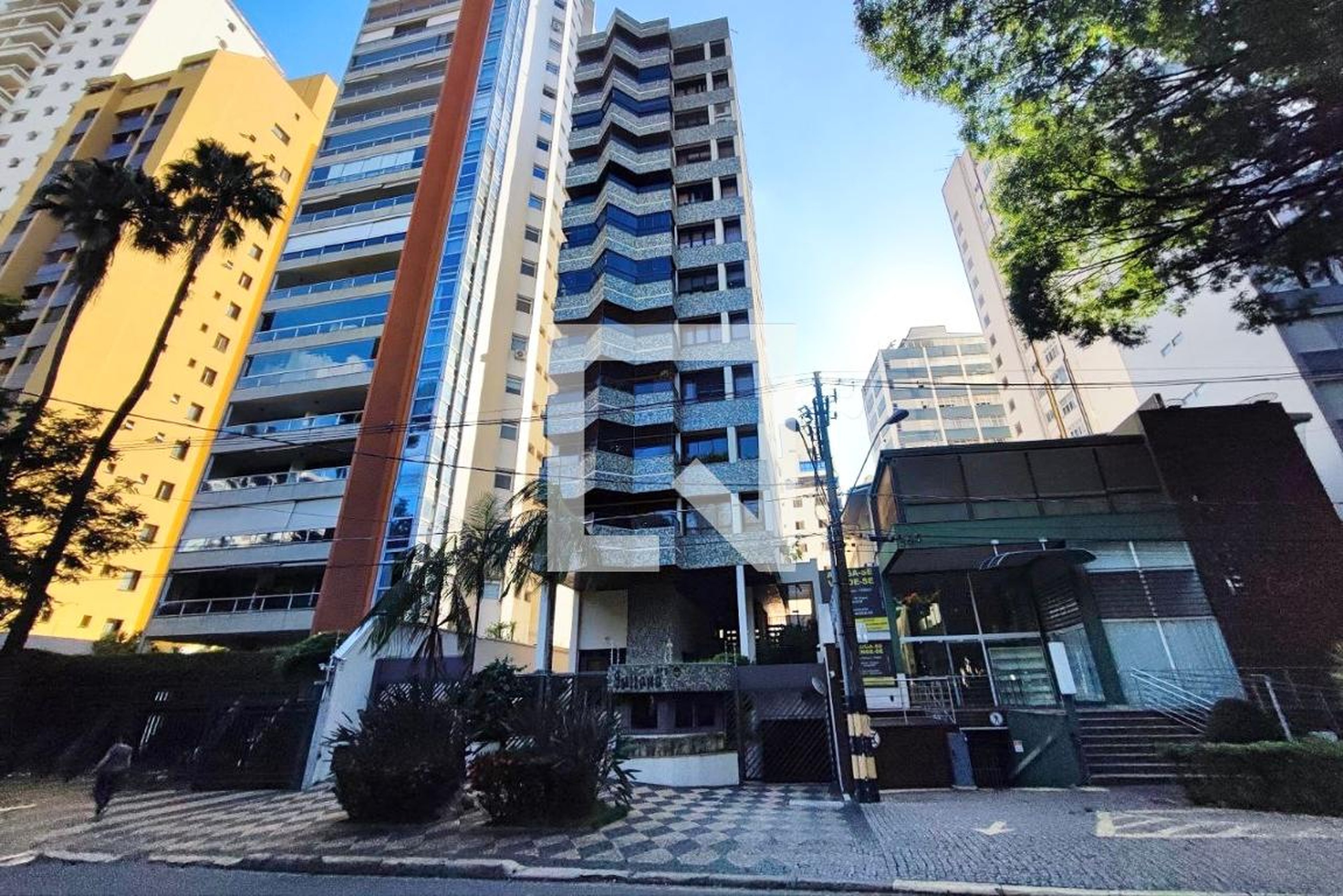 Fachada do condomínio Condomínio em Rua Antônio Cesarino, 875