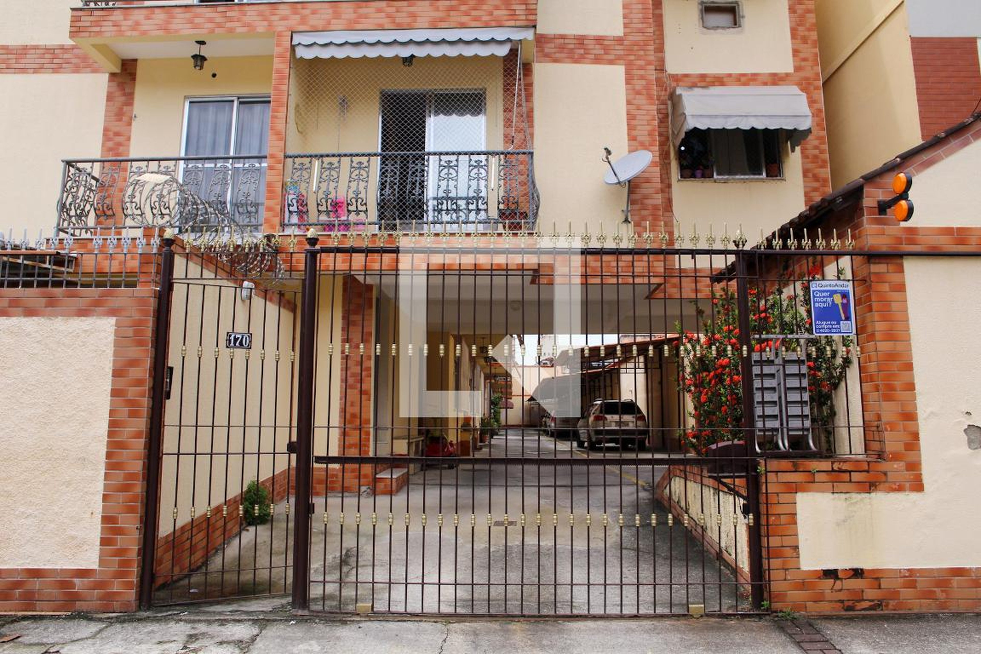 Fachada do Condomínio Condomínio em Rua Luís Delfino, 170