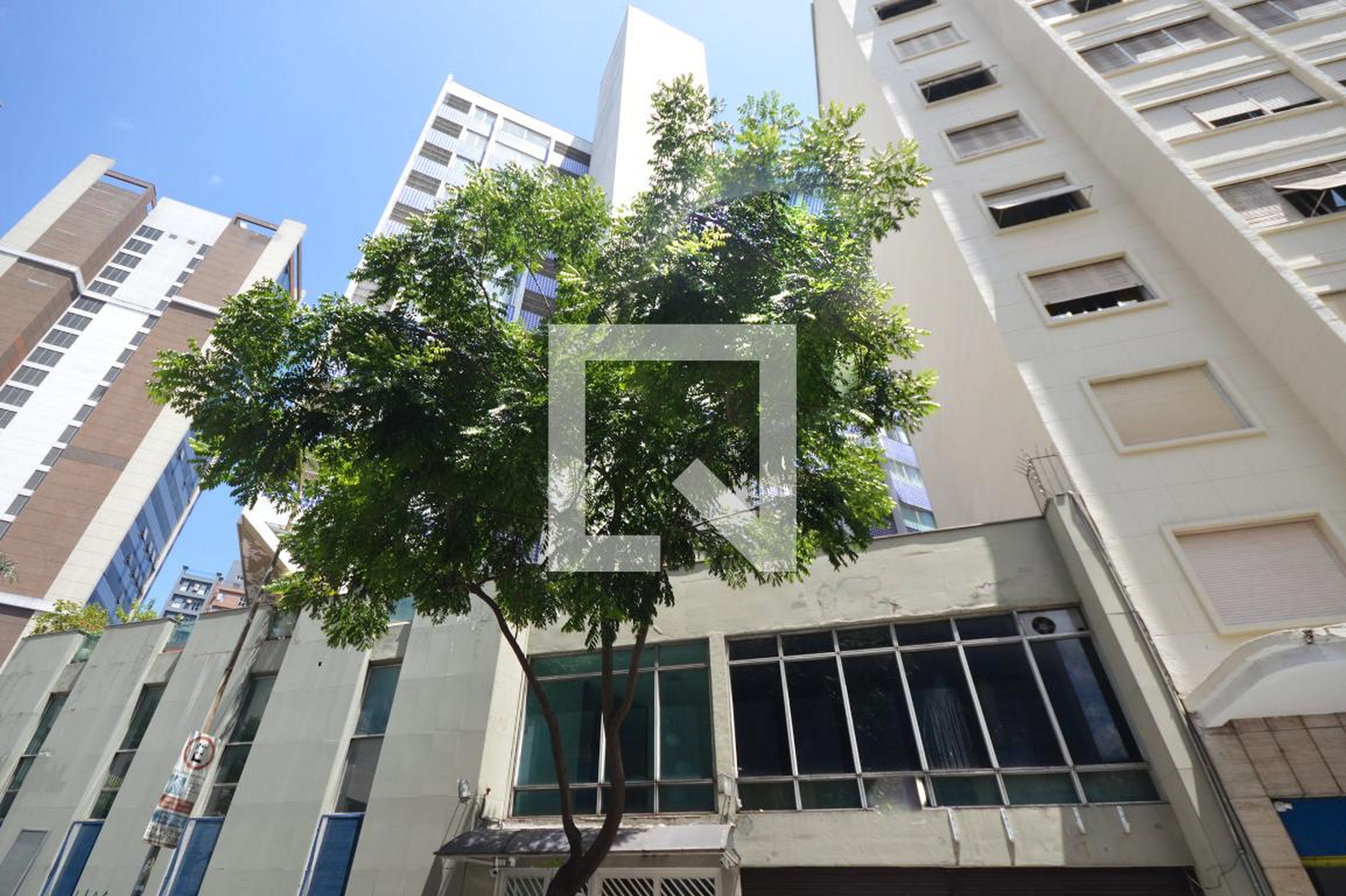 Fachada Condomínio em Rua Apa, 332