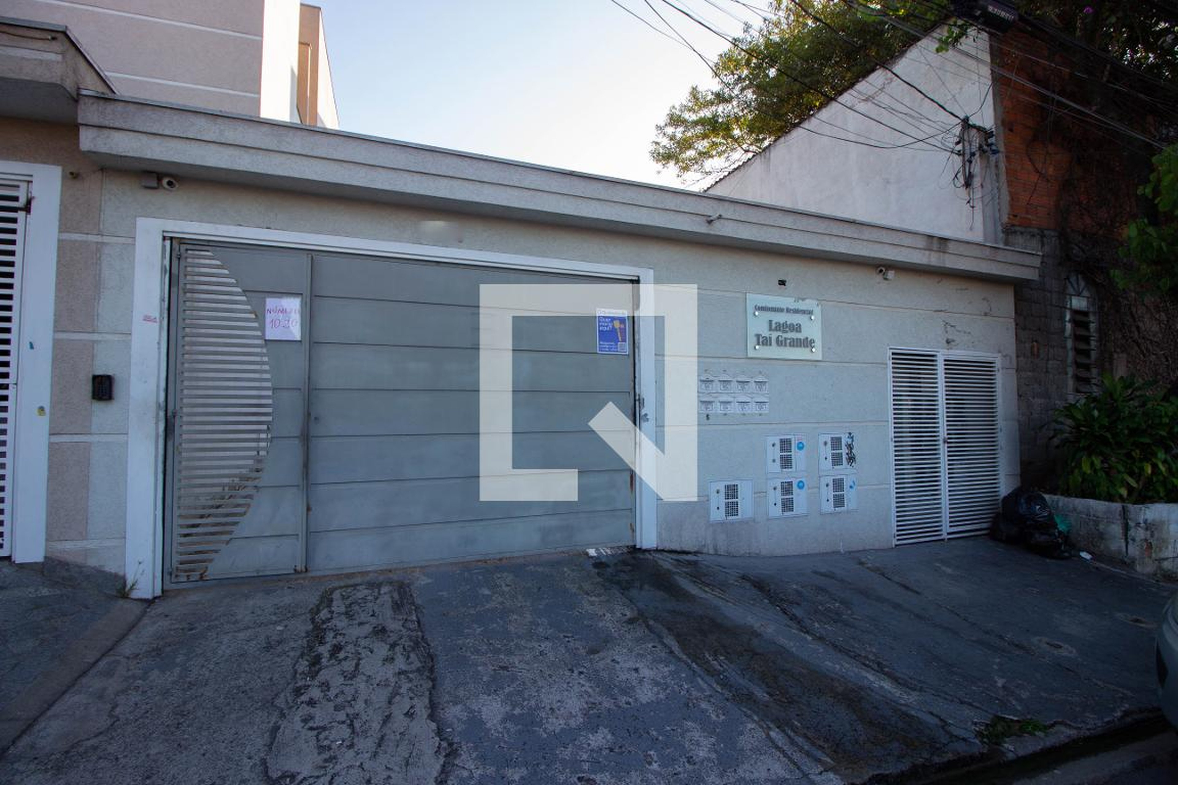 Fachada Condomínio em Rua Lagoa Tai Grande, 1020