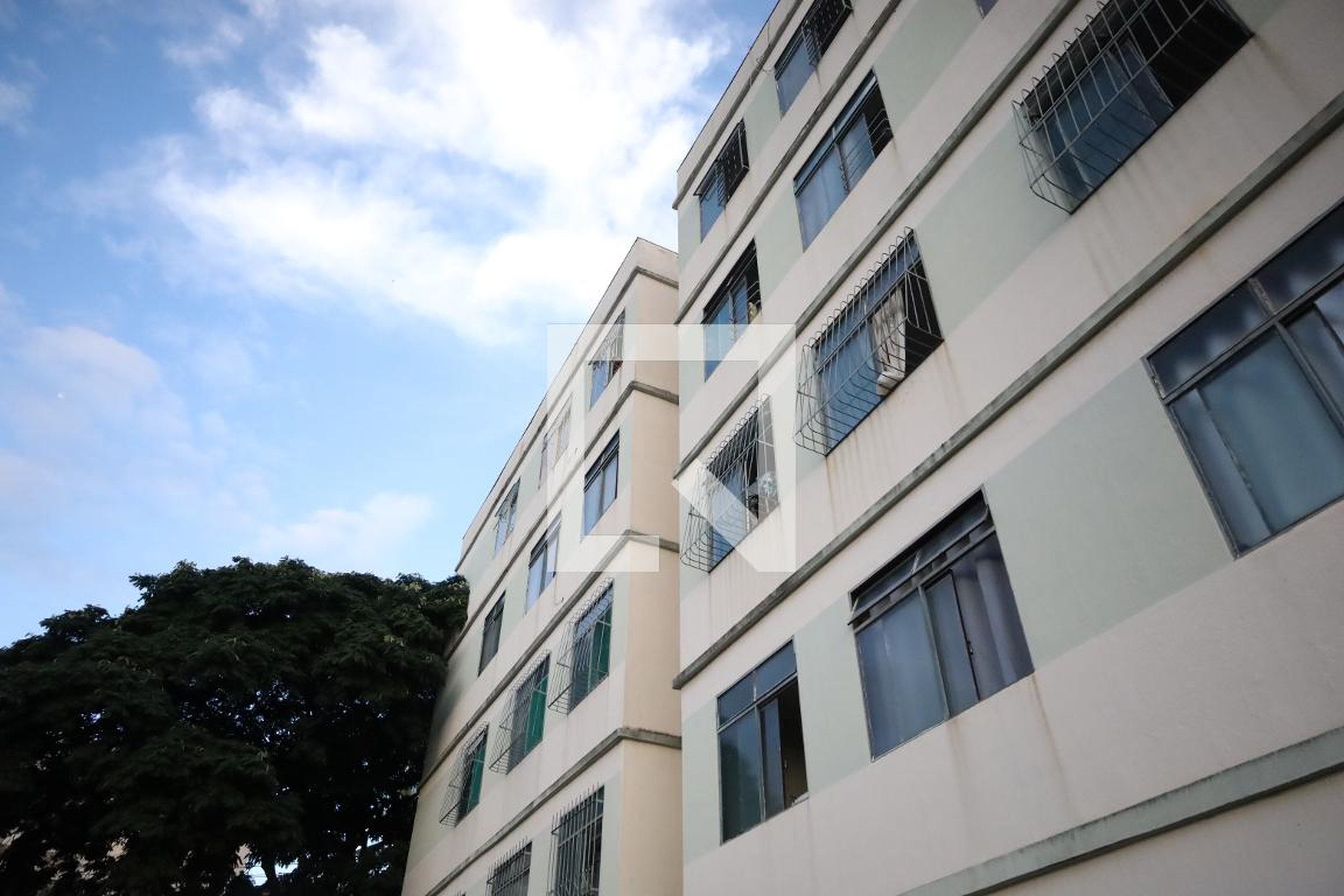 Fachada Condomínio em Rua Maria Beatriz, 606