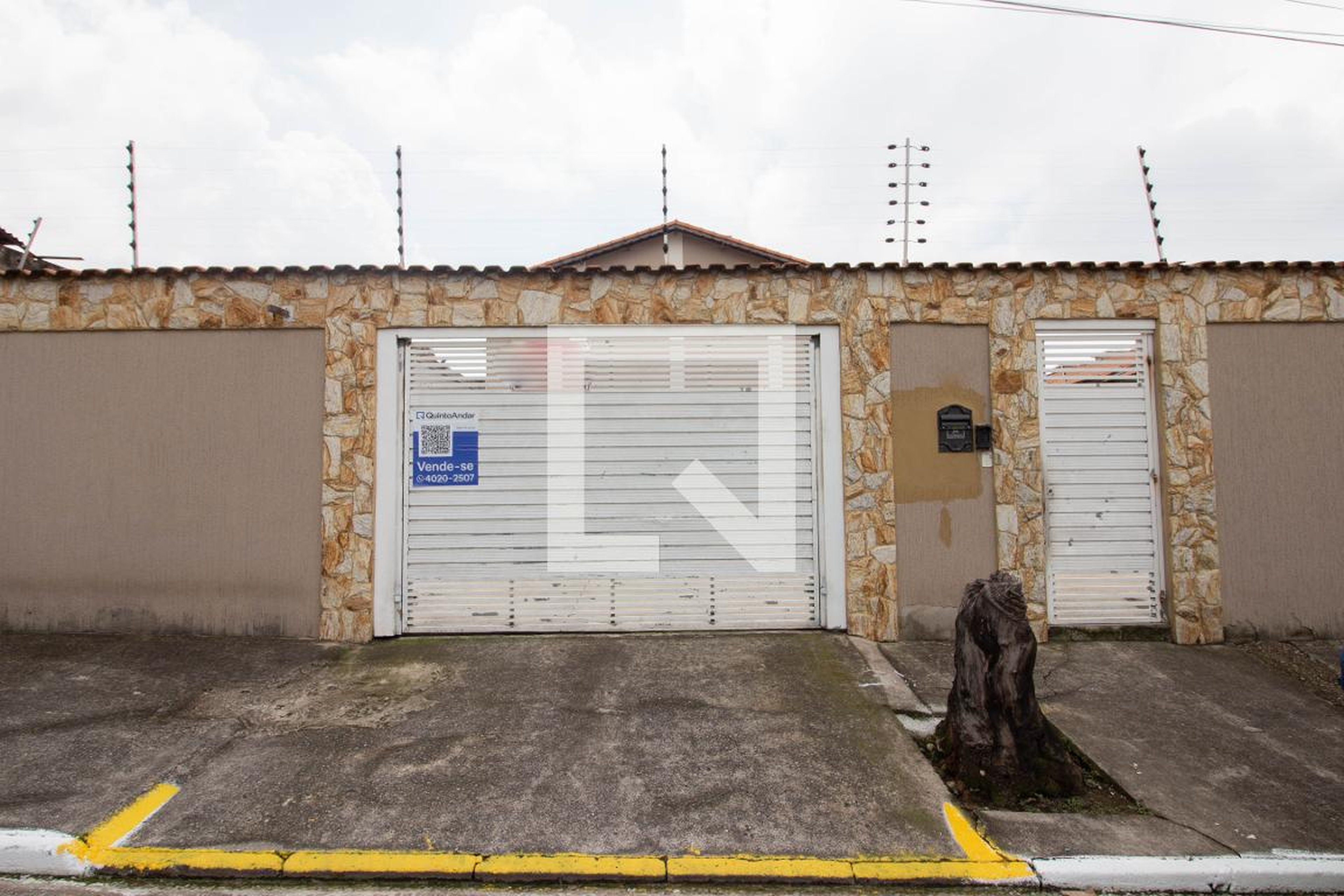 Fachada Residencial Flor de Pelicano