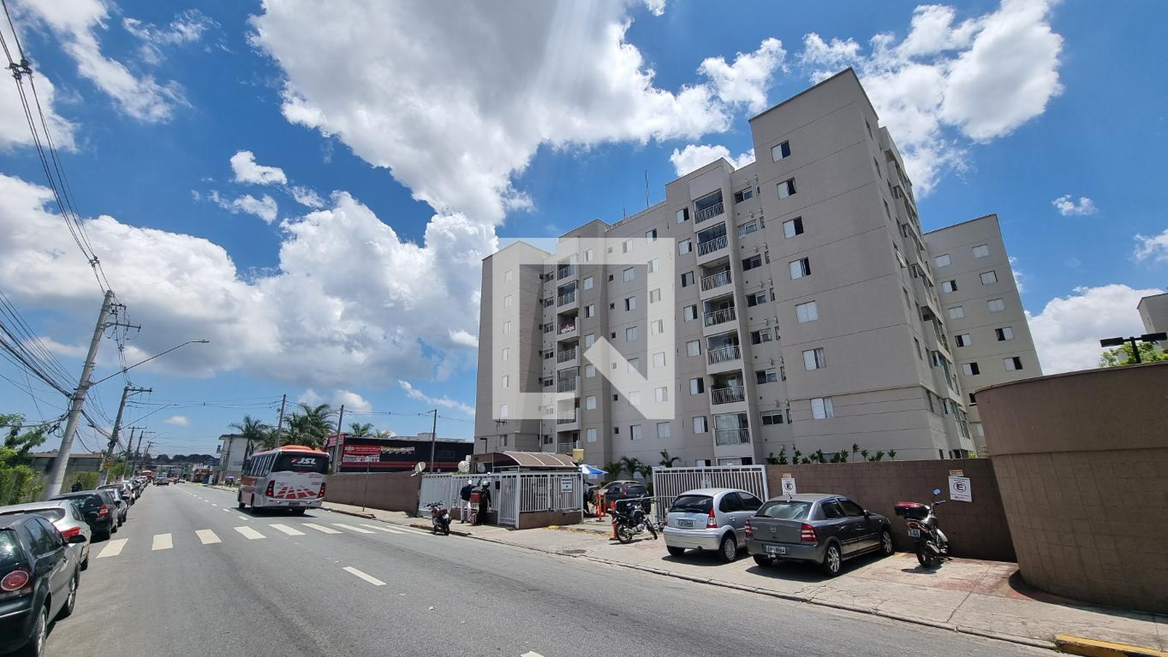 Fachada Condomínio em Avenida Armando Sáles de Oliveira, 1660