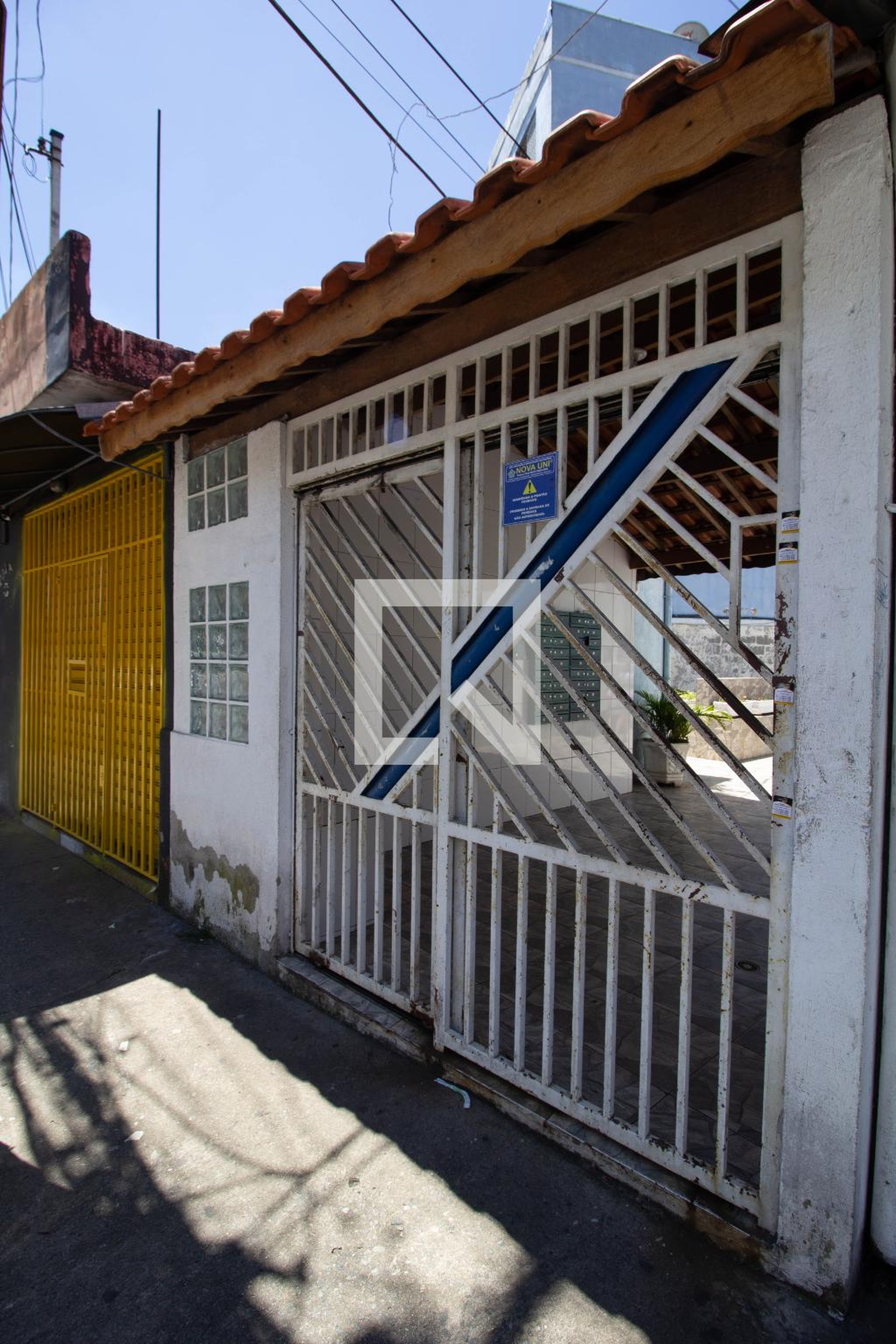 Fachada Condomínio em Rua Virgínia Ferni, 206