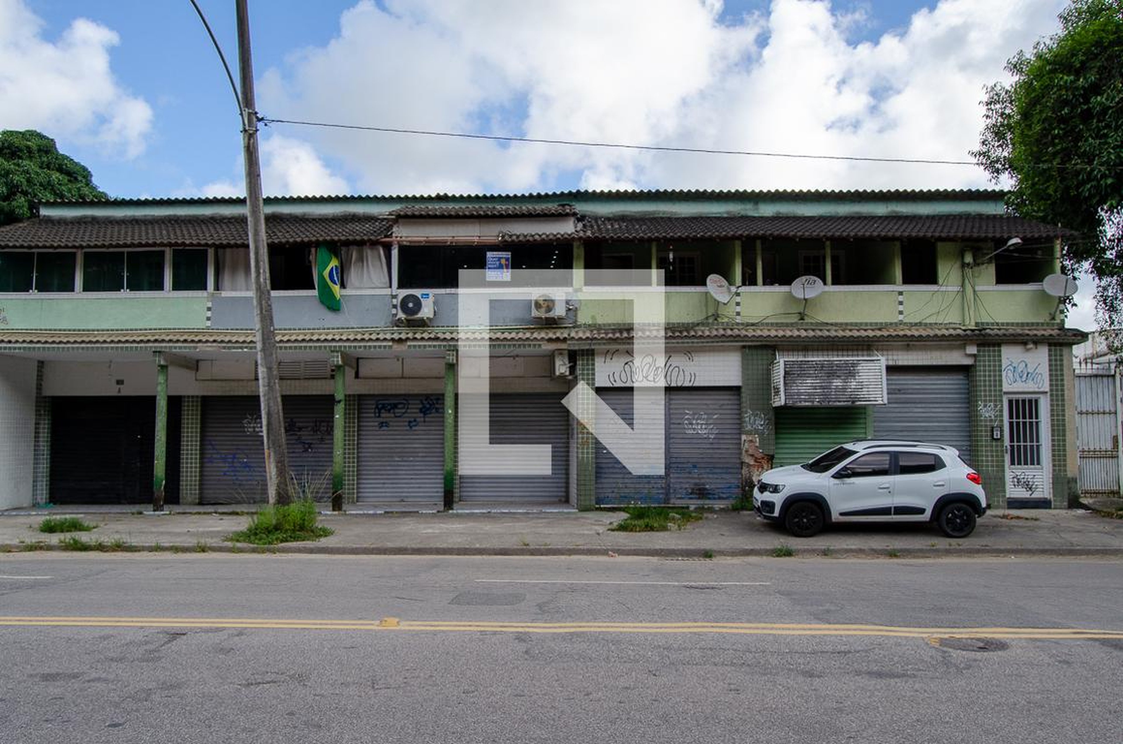Fachada do Prédio Condomínio em Estrada dos Bandeirantes, 27633