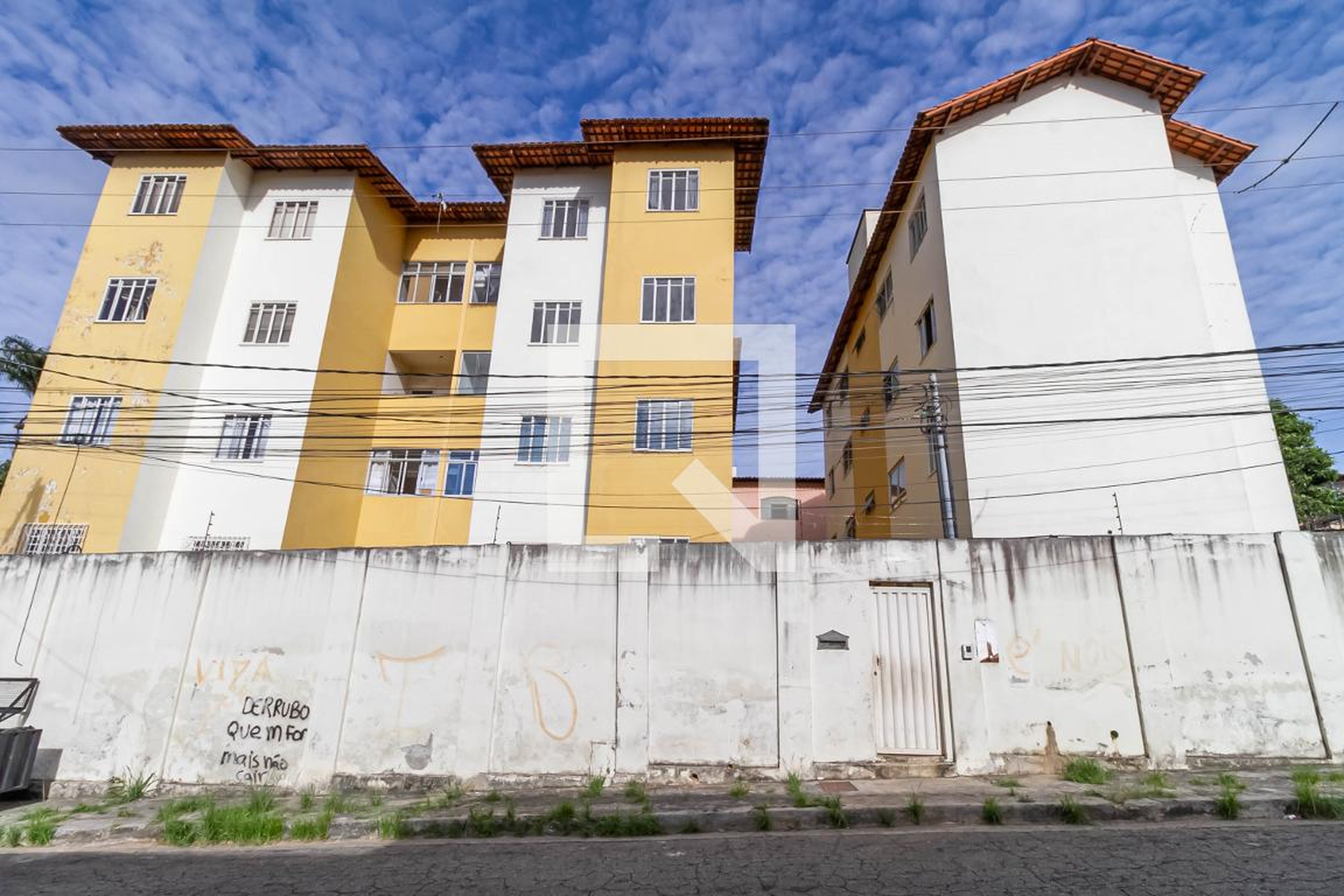 Fachada do condomínio Condomínio em Rua Polônia, 93