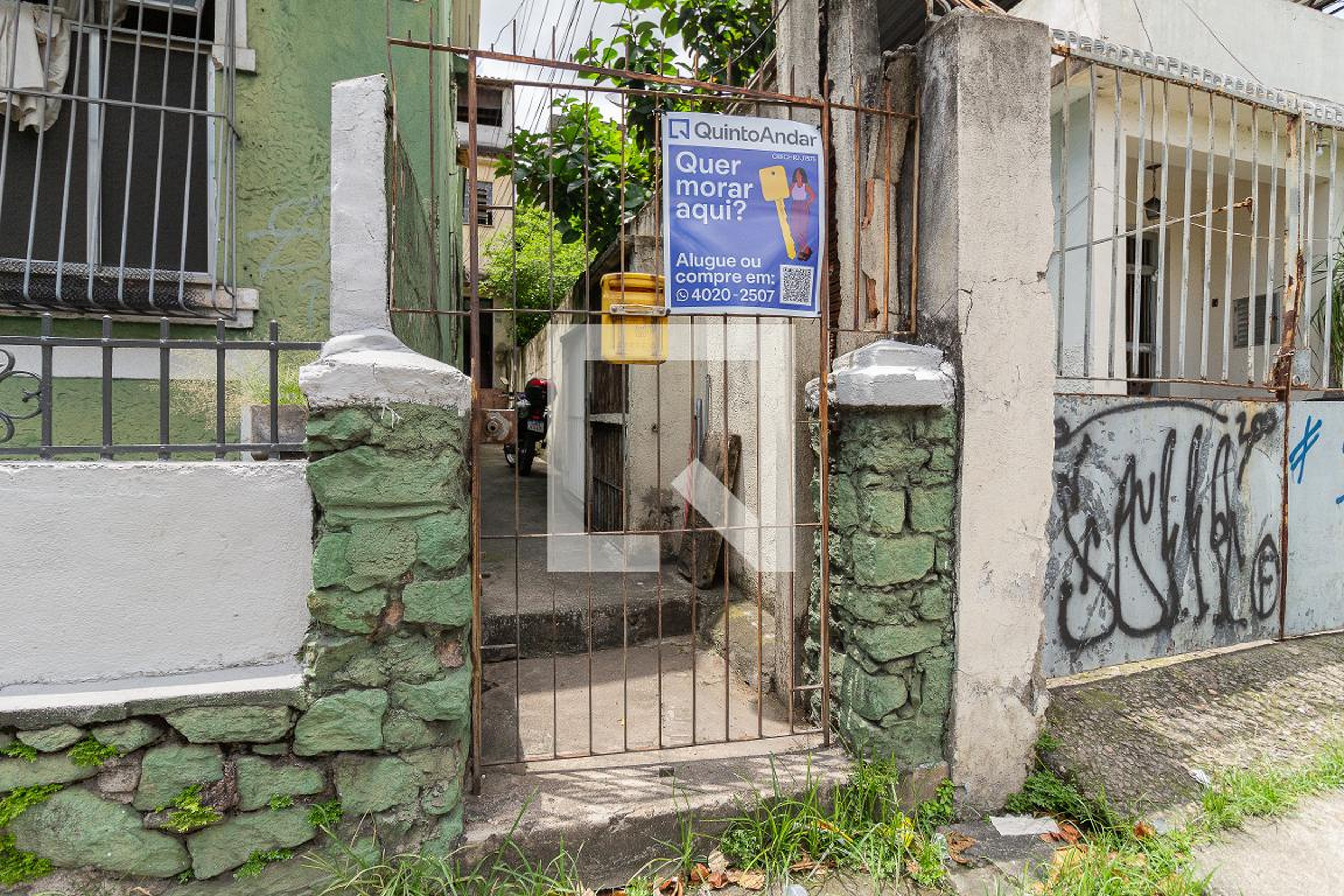 Fachada Condomínio em Rua Monsenhor Jerônimo, 353