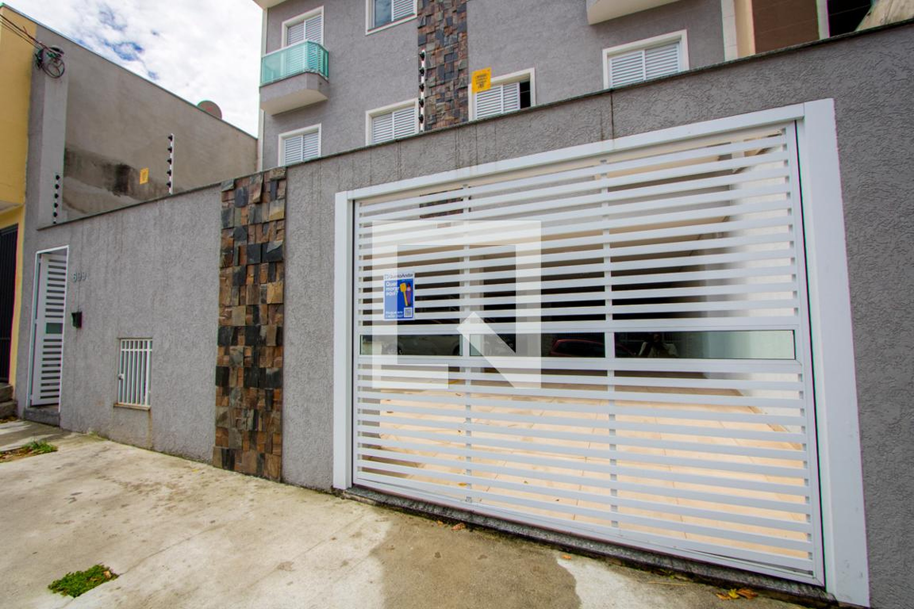 Fachada Condomínio em Avenida dos Amoritas, 699