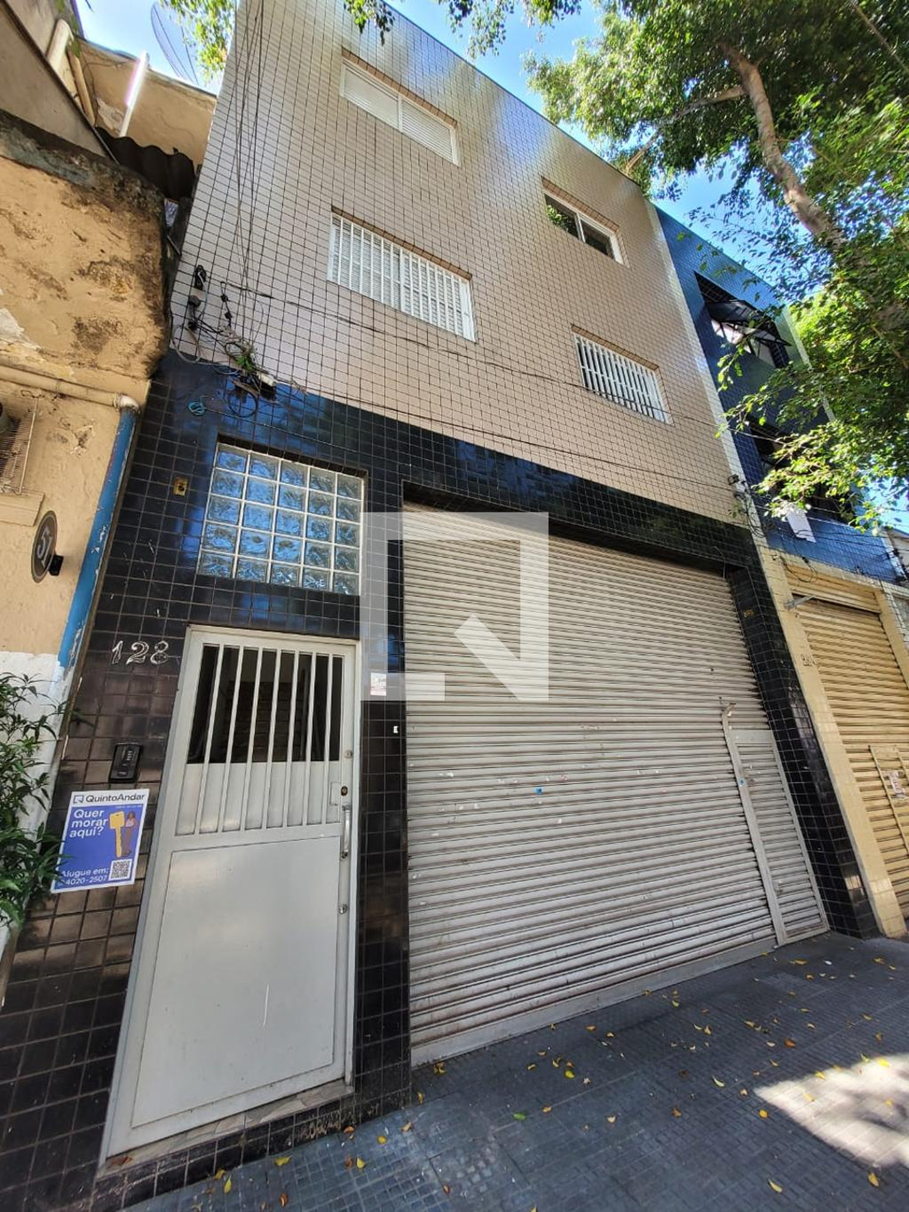 Entrada Condomínio em Rua Belo Horizonte, 128