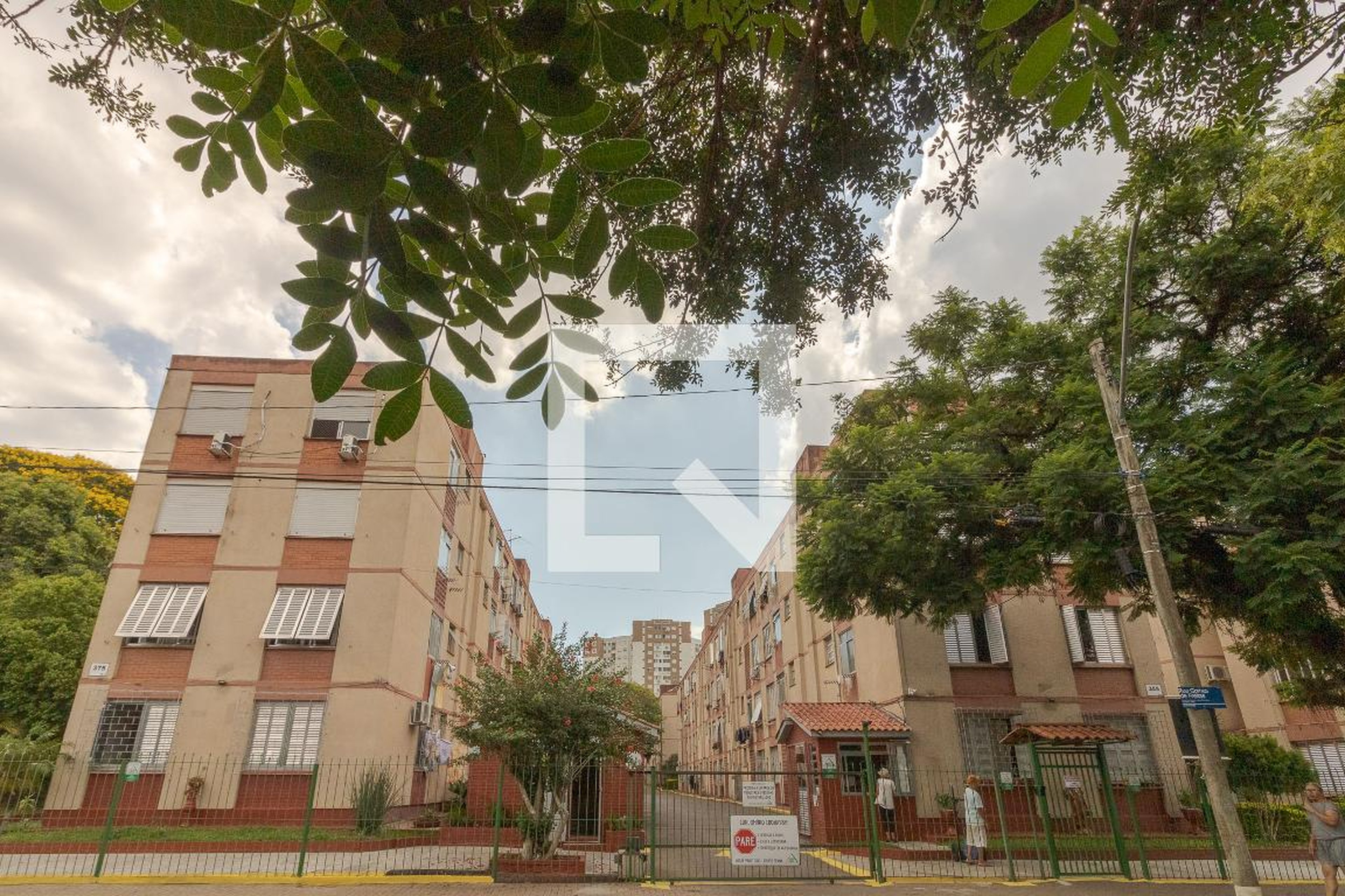 Fachada Condomínio em Rua Gomes de Freitas, 345