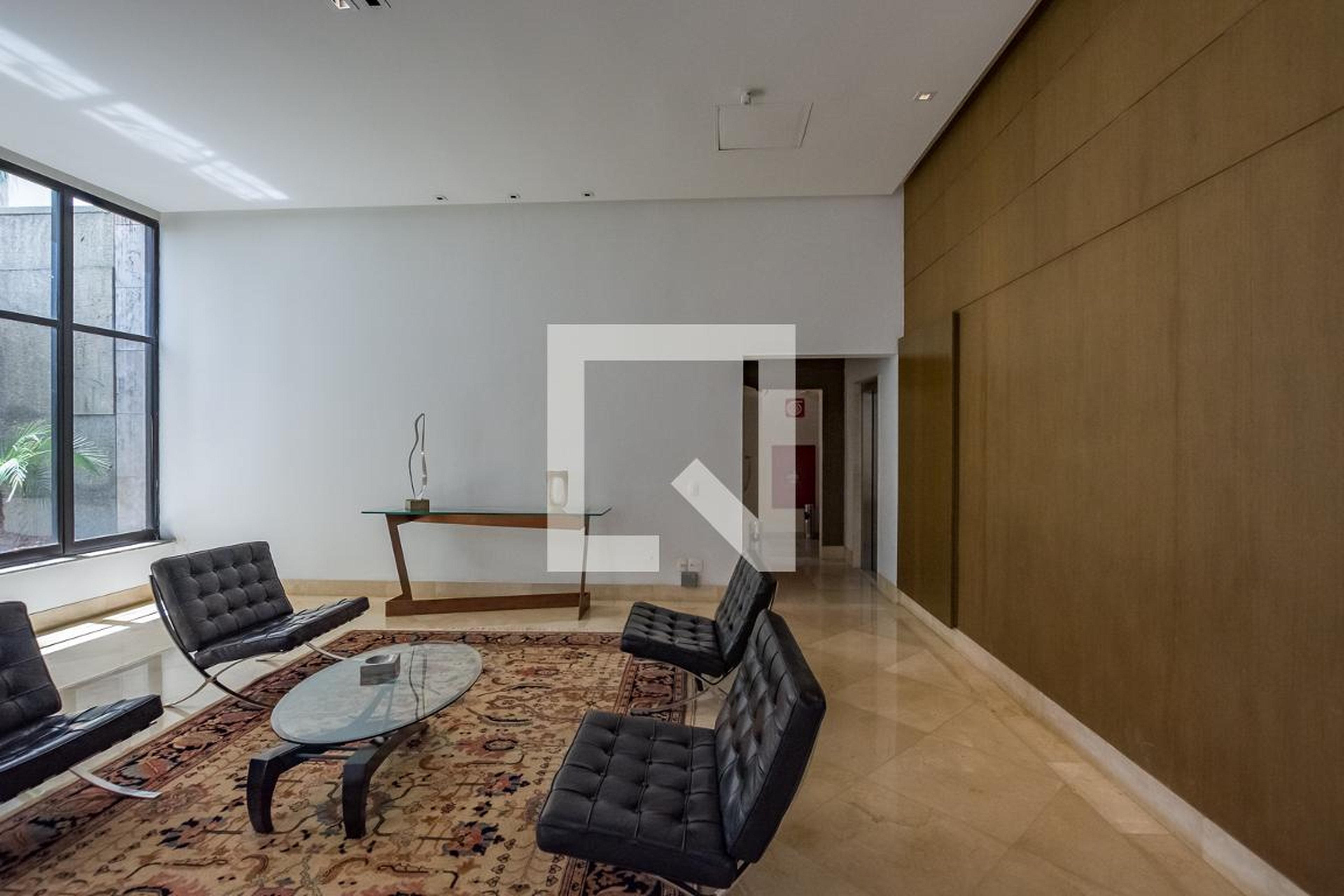 Hall de entrada Condomínio em Alameda Oscar Niemeyer, 1268