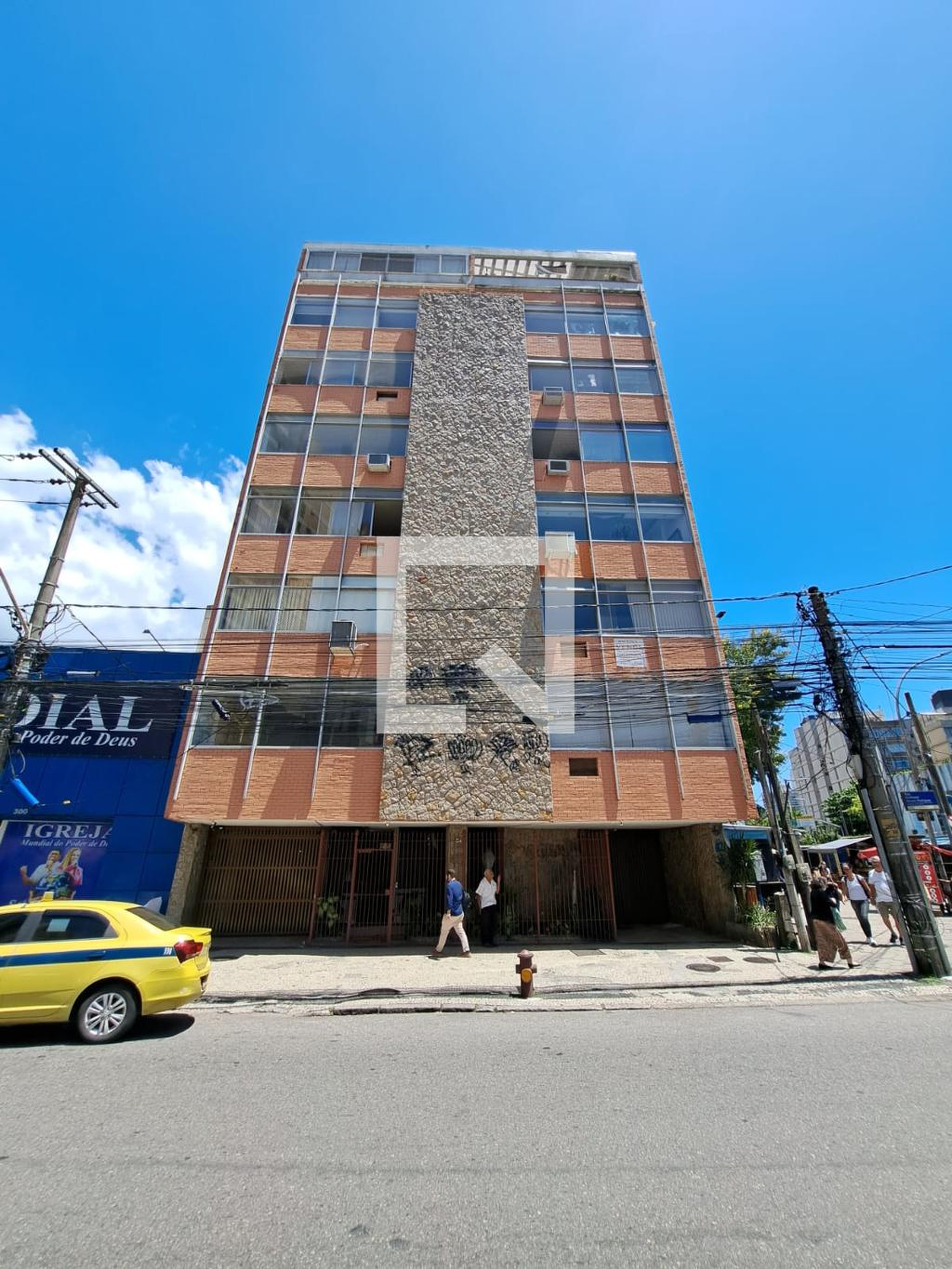 Fachada Condomínio em Rua Álvaro Rodrigues, 284