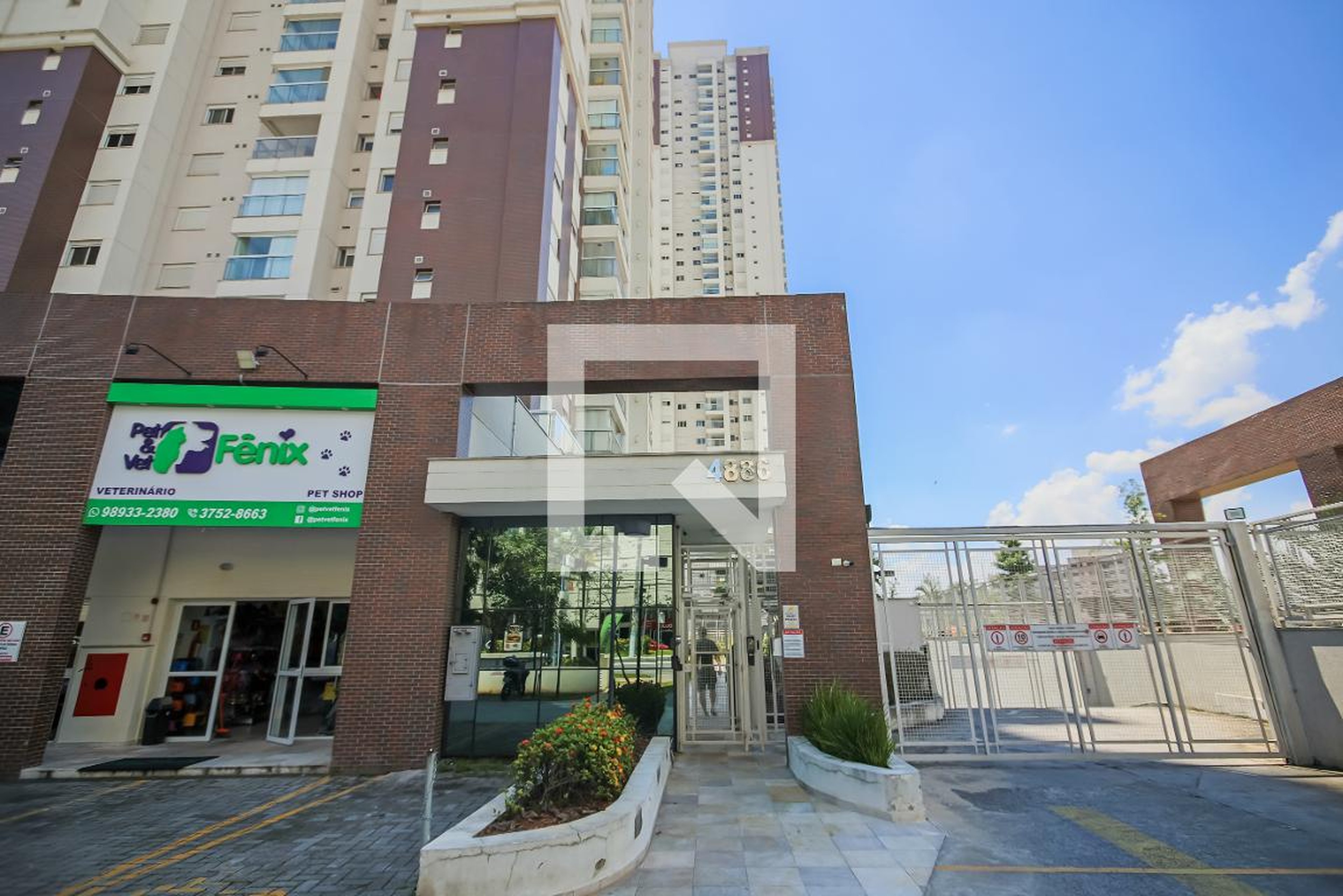 Fachada do Condomínio Condomínio Atelier Mozaik