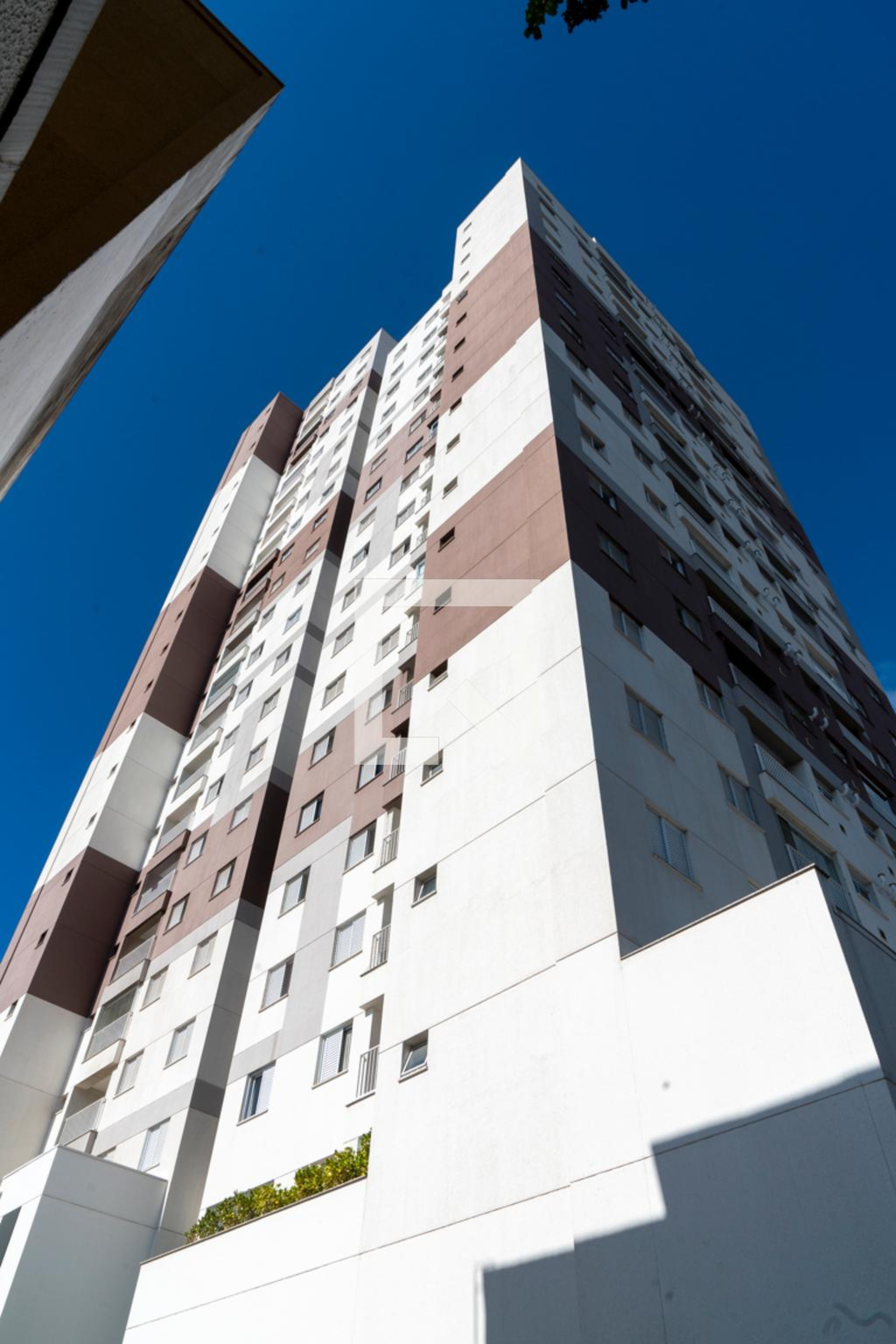 Fachada Condomínio em Rua Cincinato Braga, 296