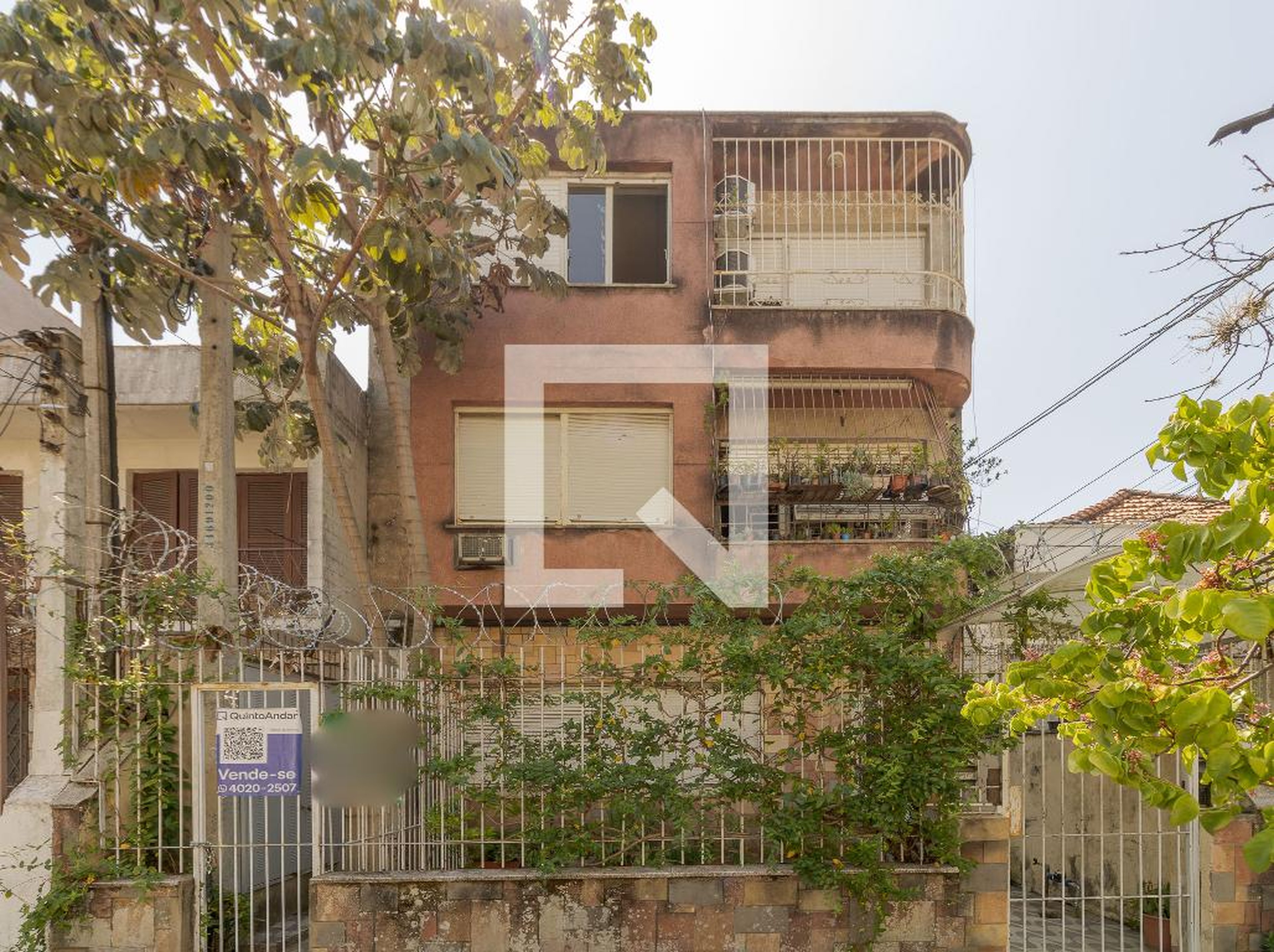 Fachada Condomínio em Rua Francisco Ferrer, 436