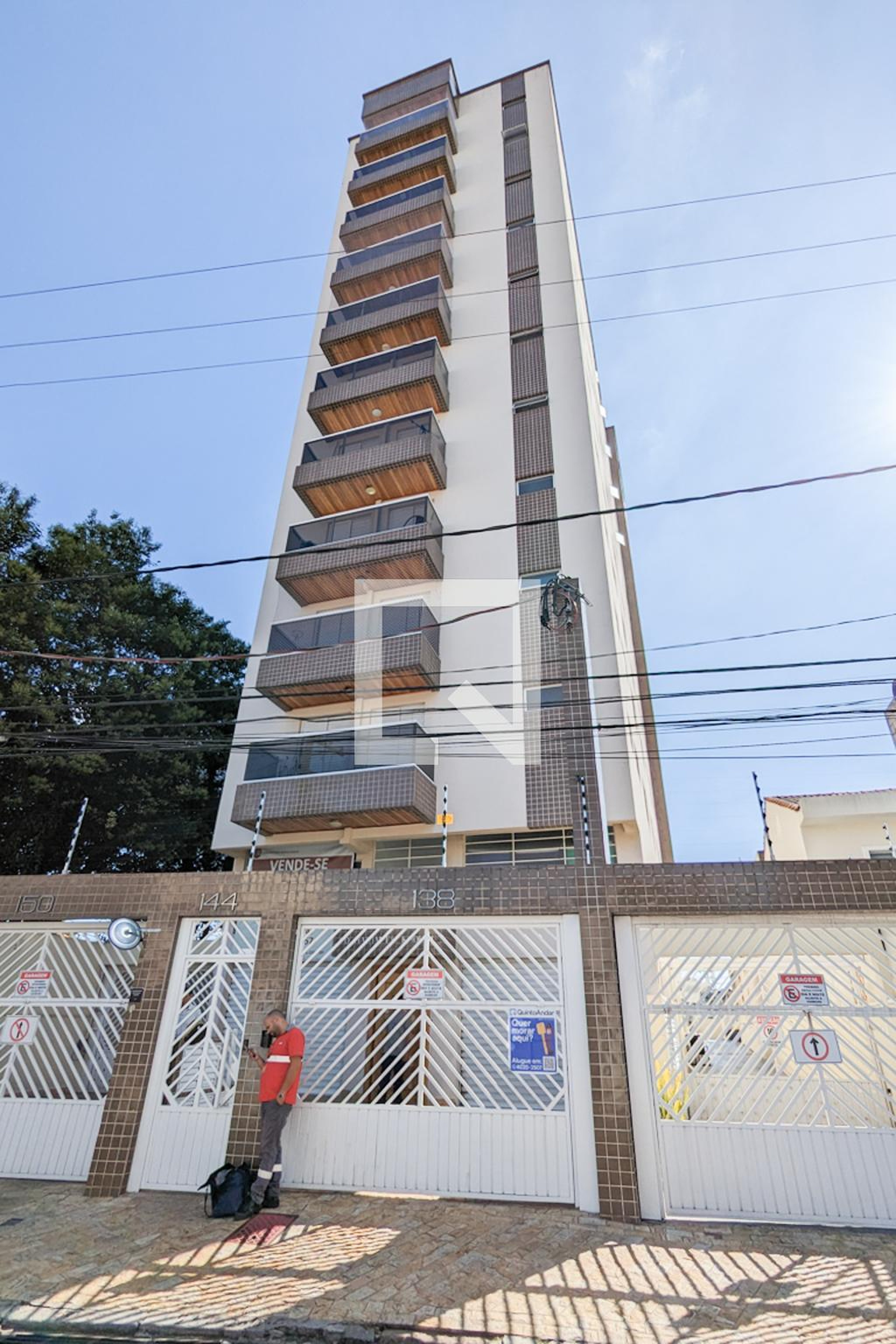 Fachada Condomínio em Rua General Craveiro Lopes, 144