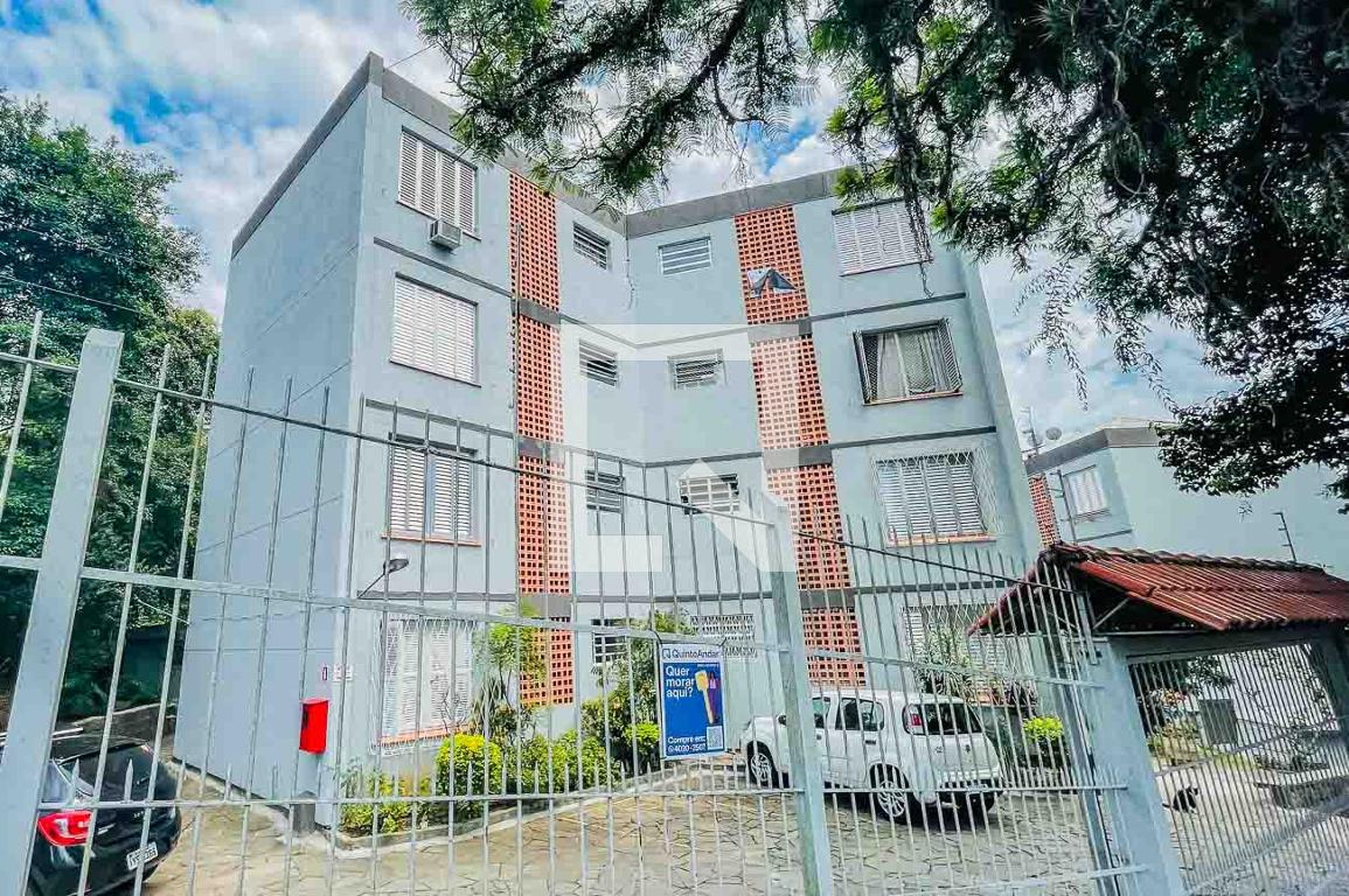 Fachada Condomínio em Rua Hipólito da Costa, 225