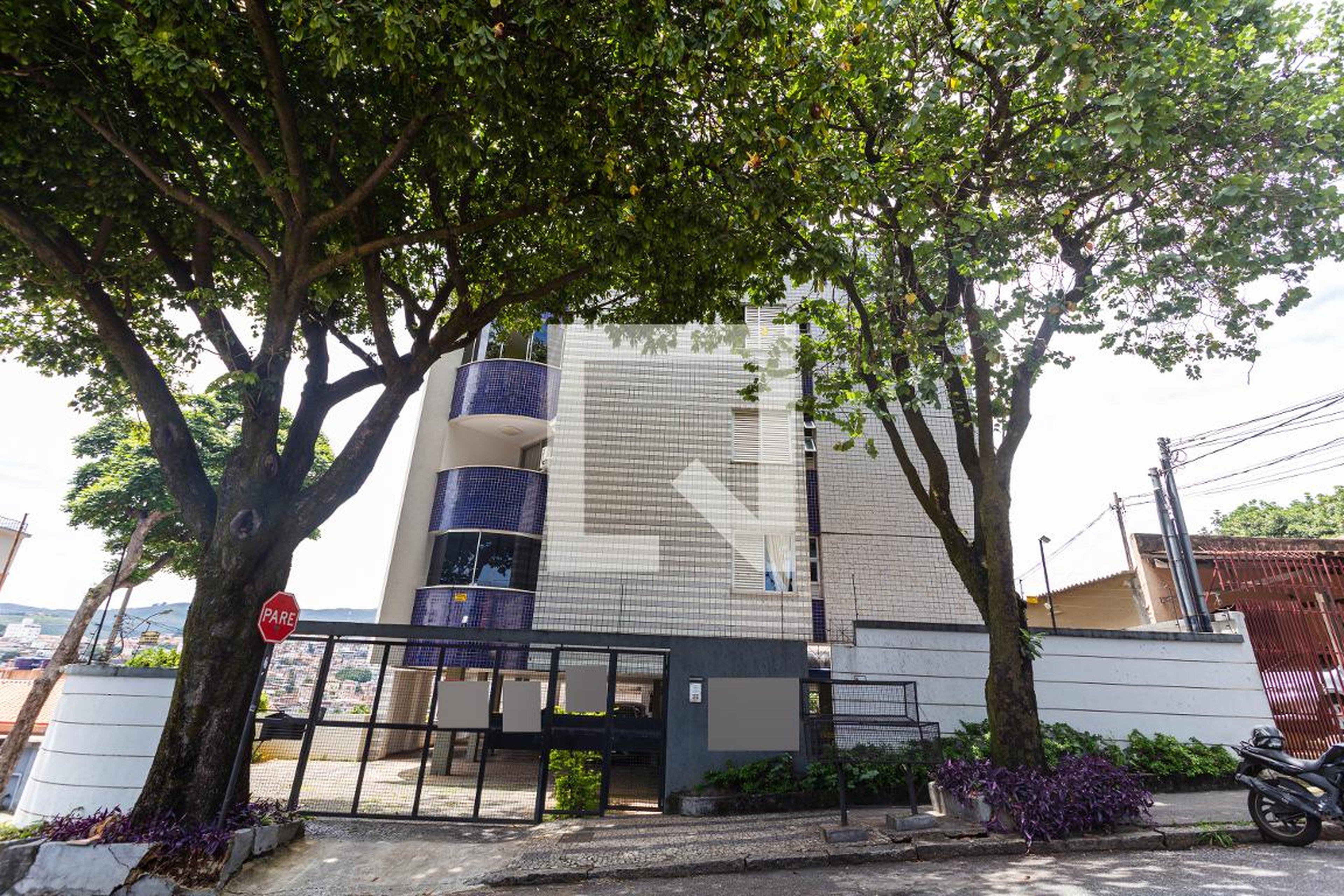 Fachada Condomínio em Rua Dores do Indaiá, 184