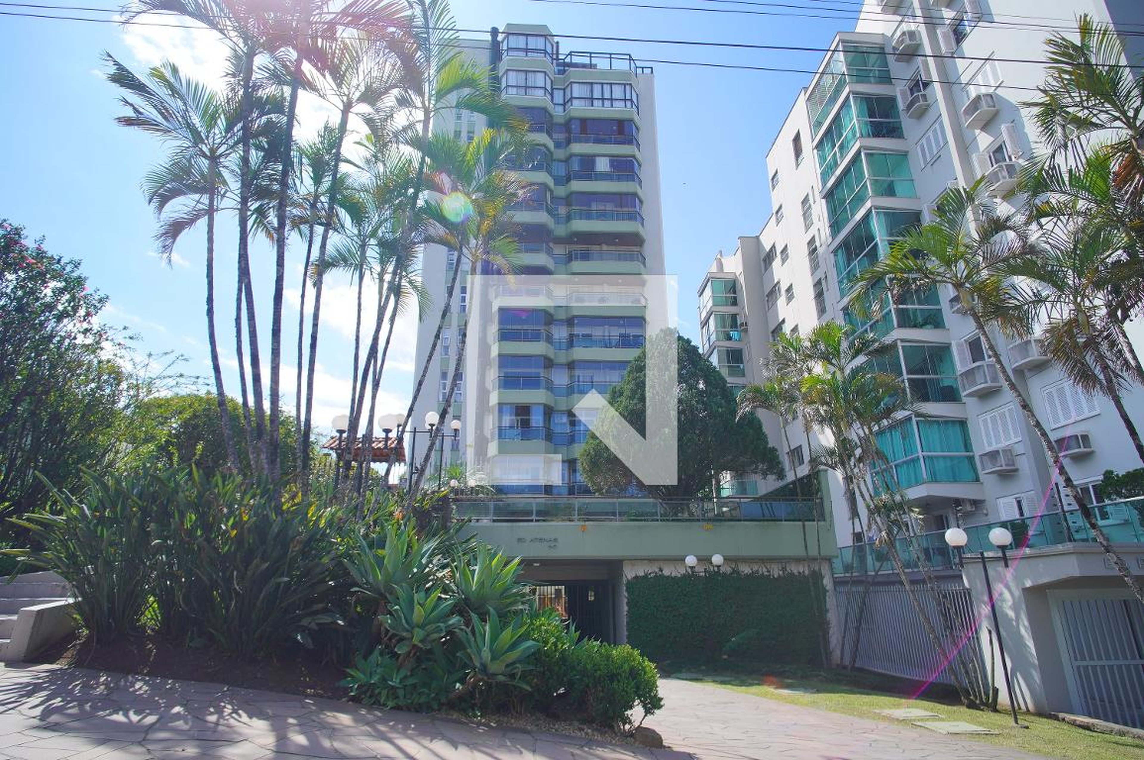 Fachada Condomínio em Rua Castro Alves, 311