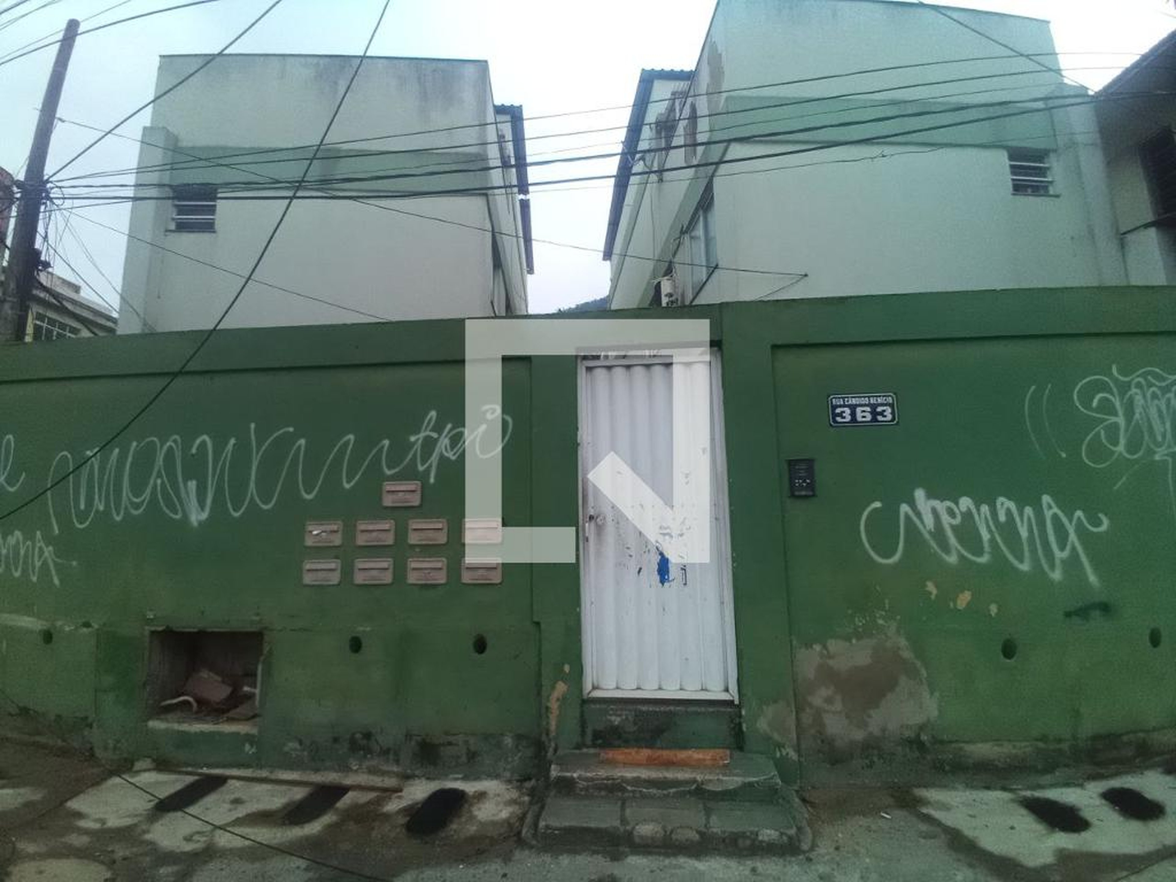 Fachada Condomínio em Rua Cândido Benício, 363