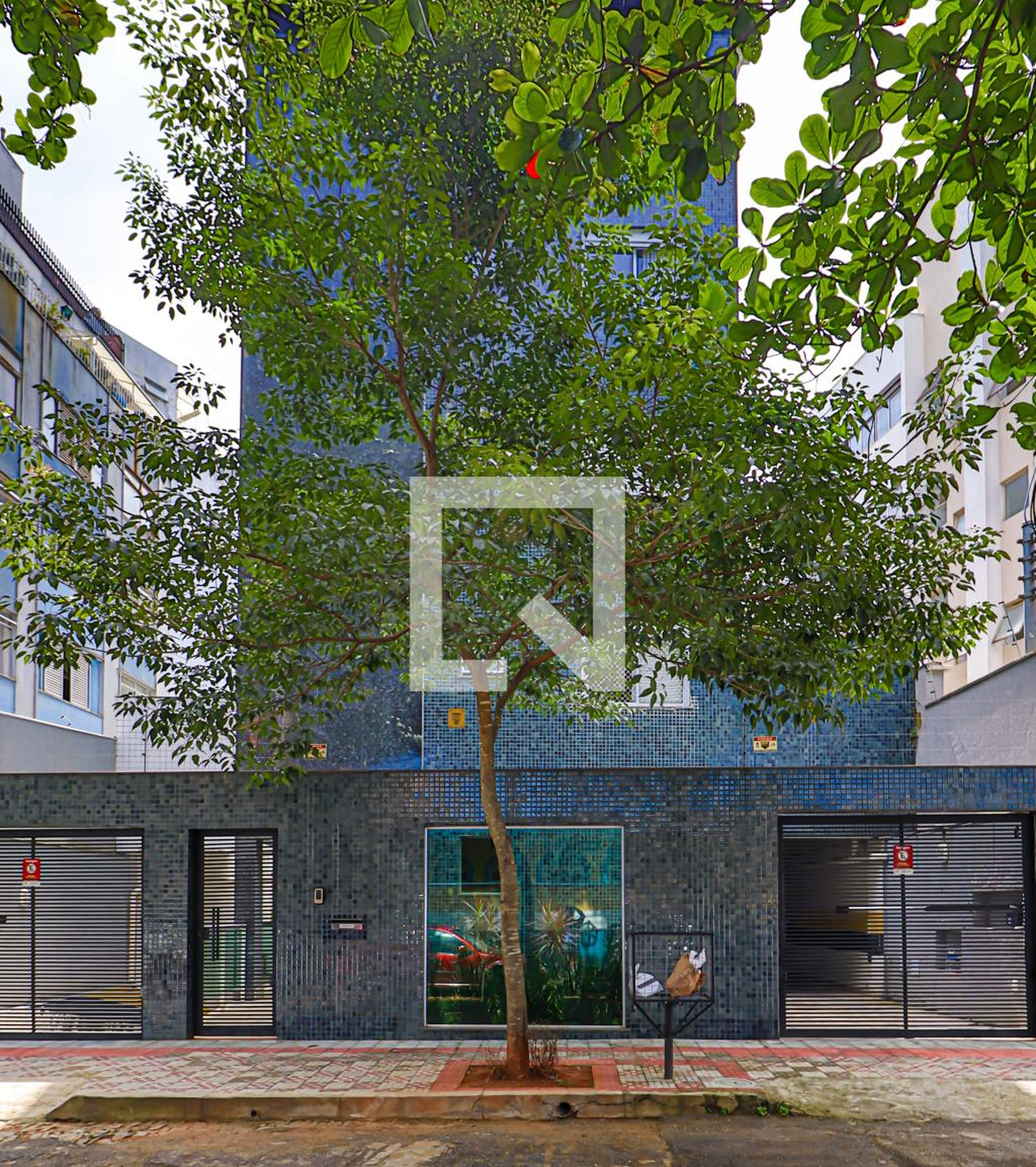 Fachada Condomínio em Rua Benjamin Flôres, 33