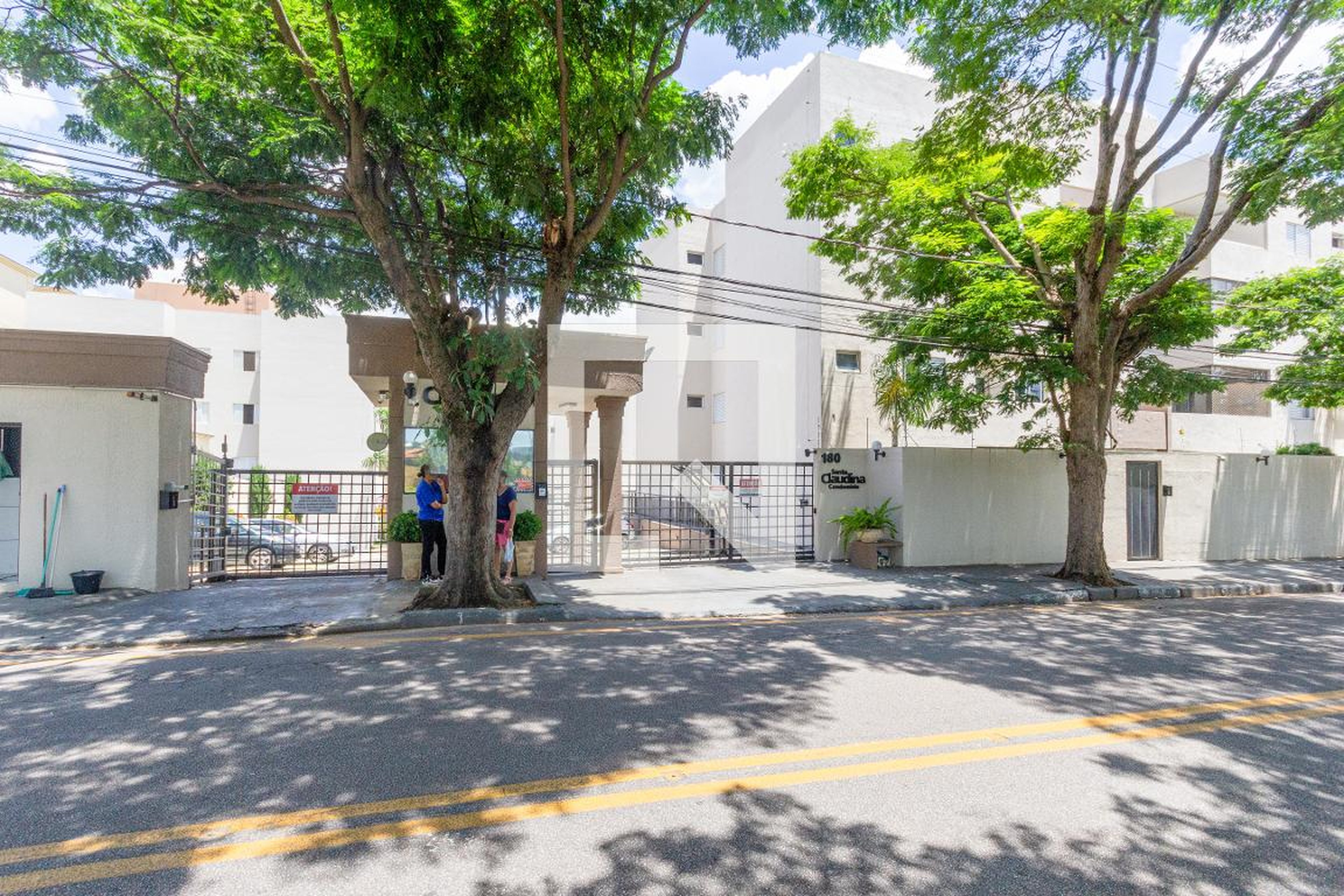 Fachada do Prédio Condomínio Santa Claudina