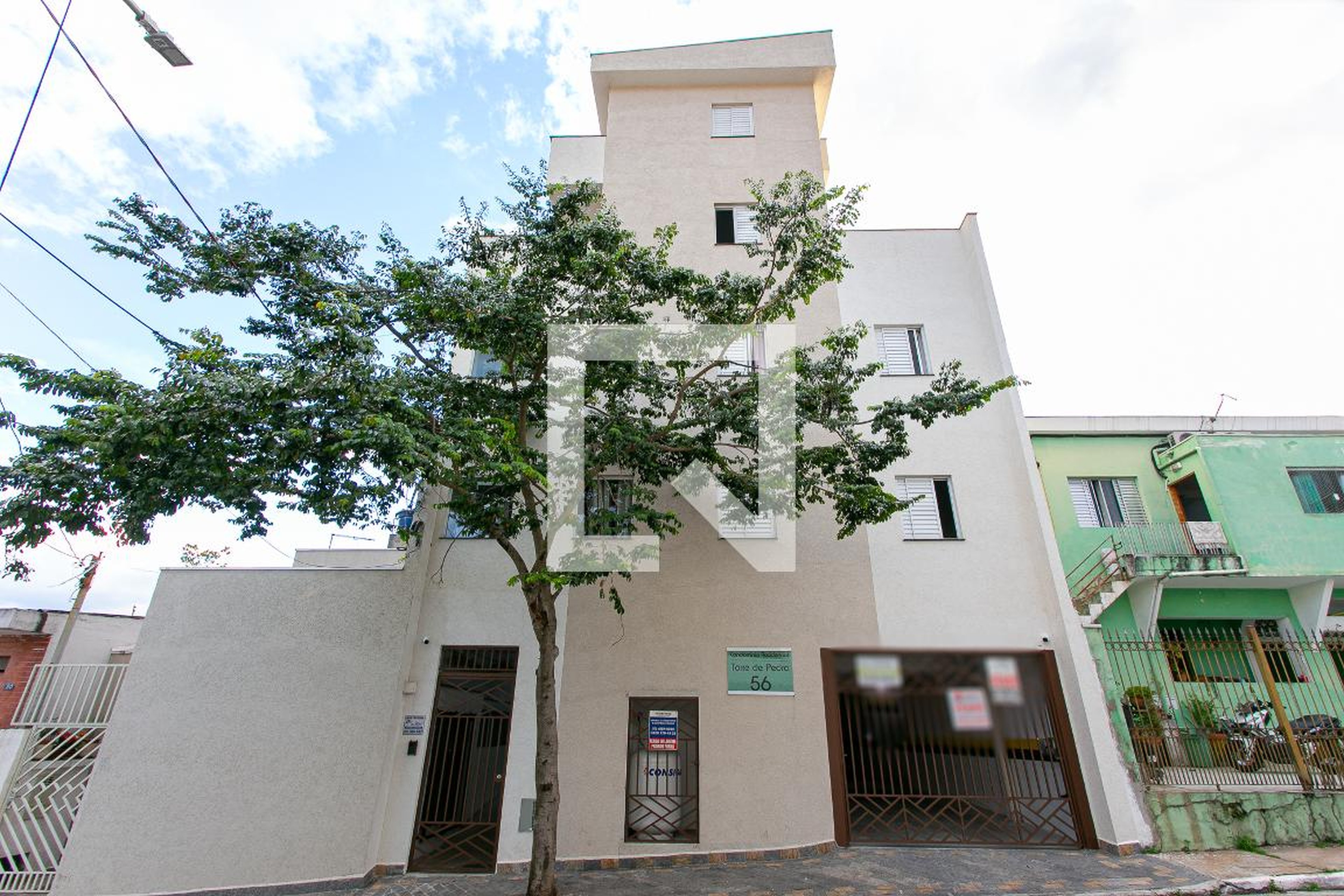 Fachada do Condomínio Residencial Torre de Pedra