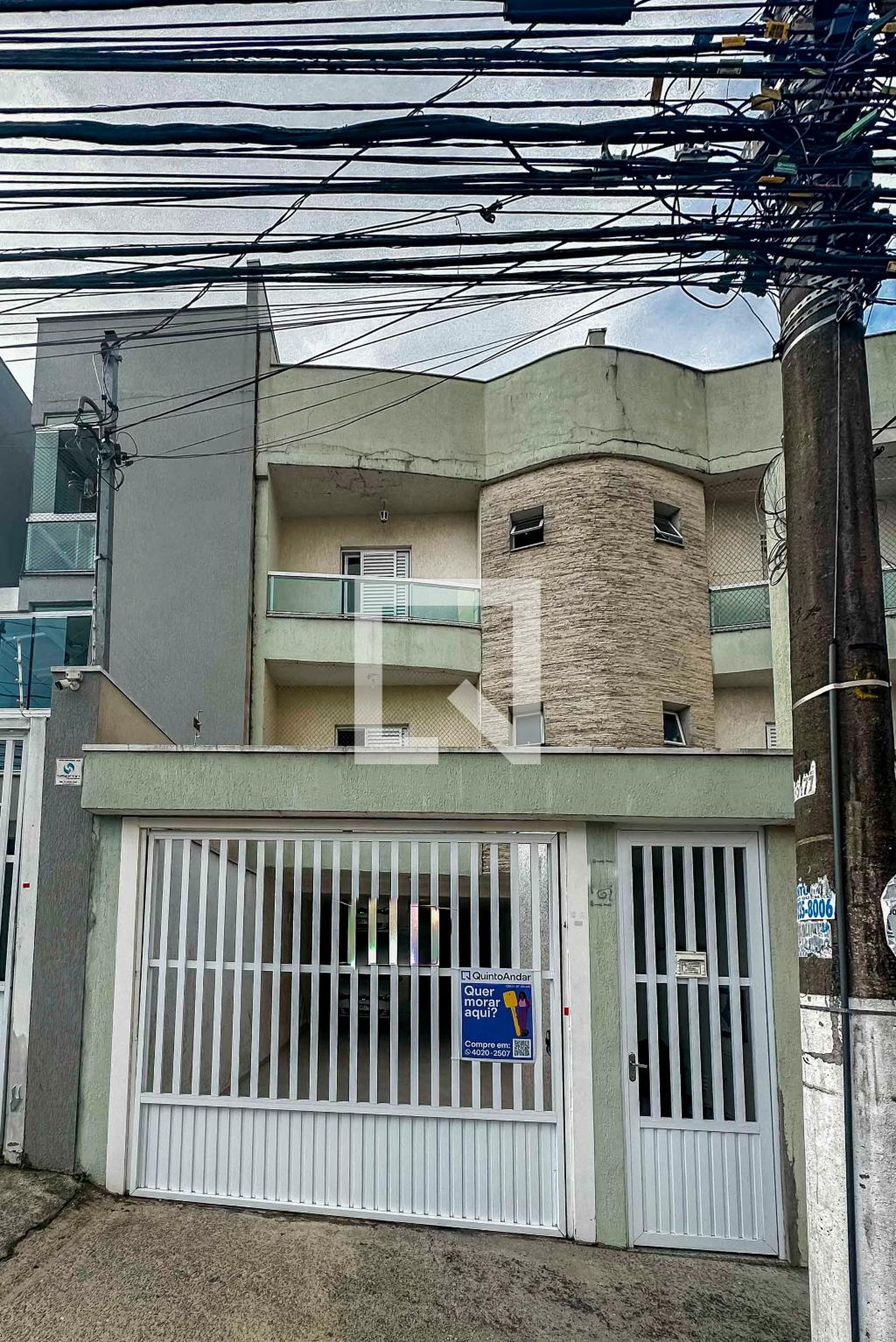 Fachada Condomínio em Rua Vinte E Quatro de Maio, 93