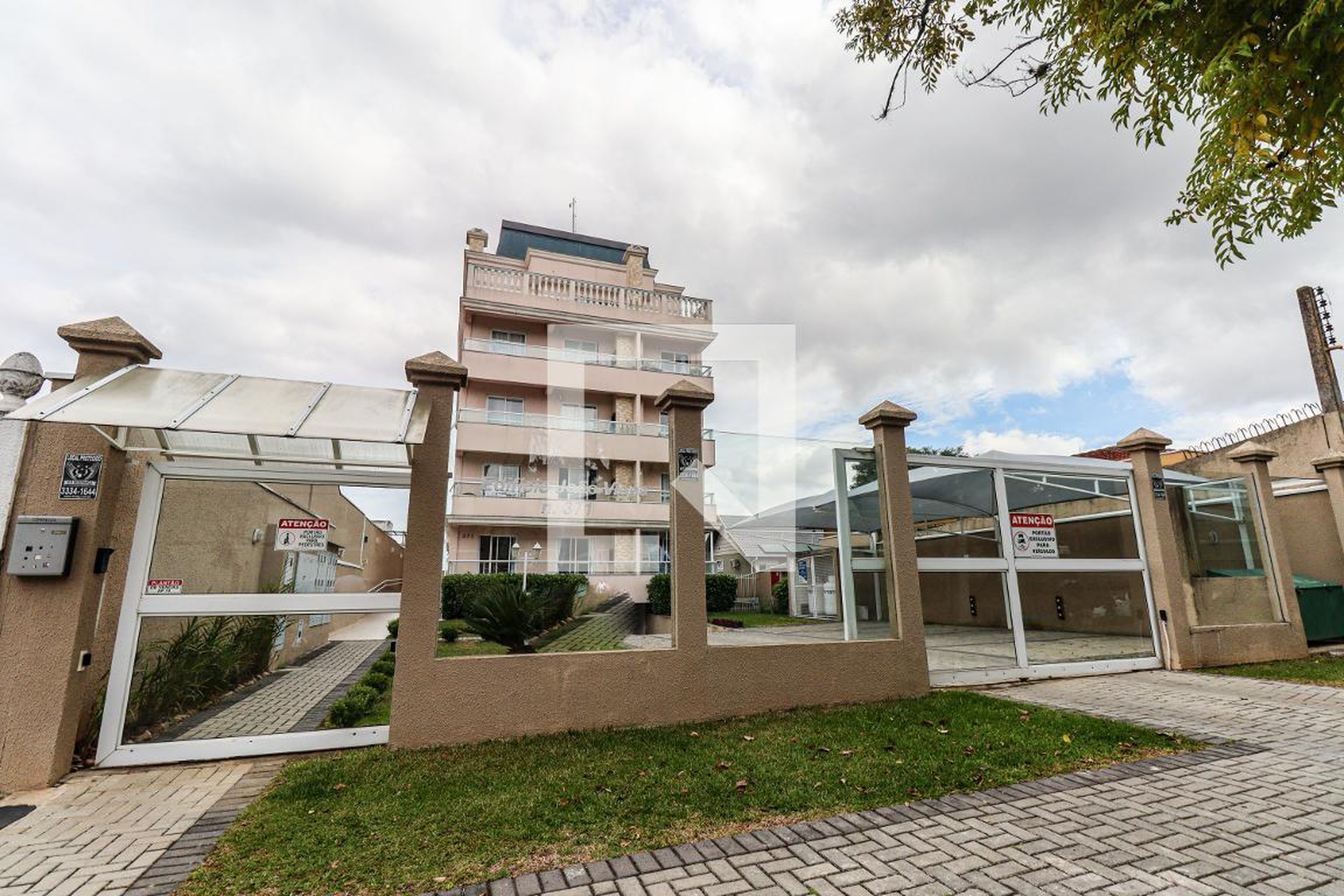 Fachada do Condominio Condomínio em Rua João Vianna Seiller Junior, 171