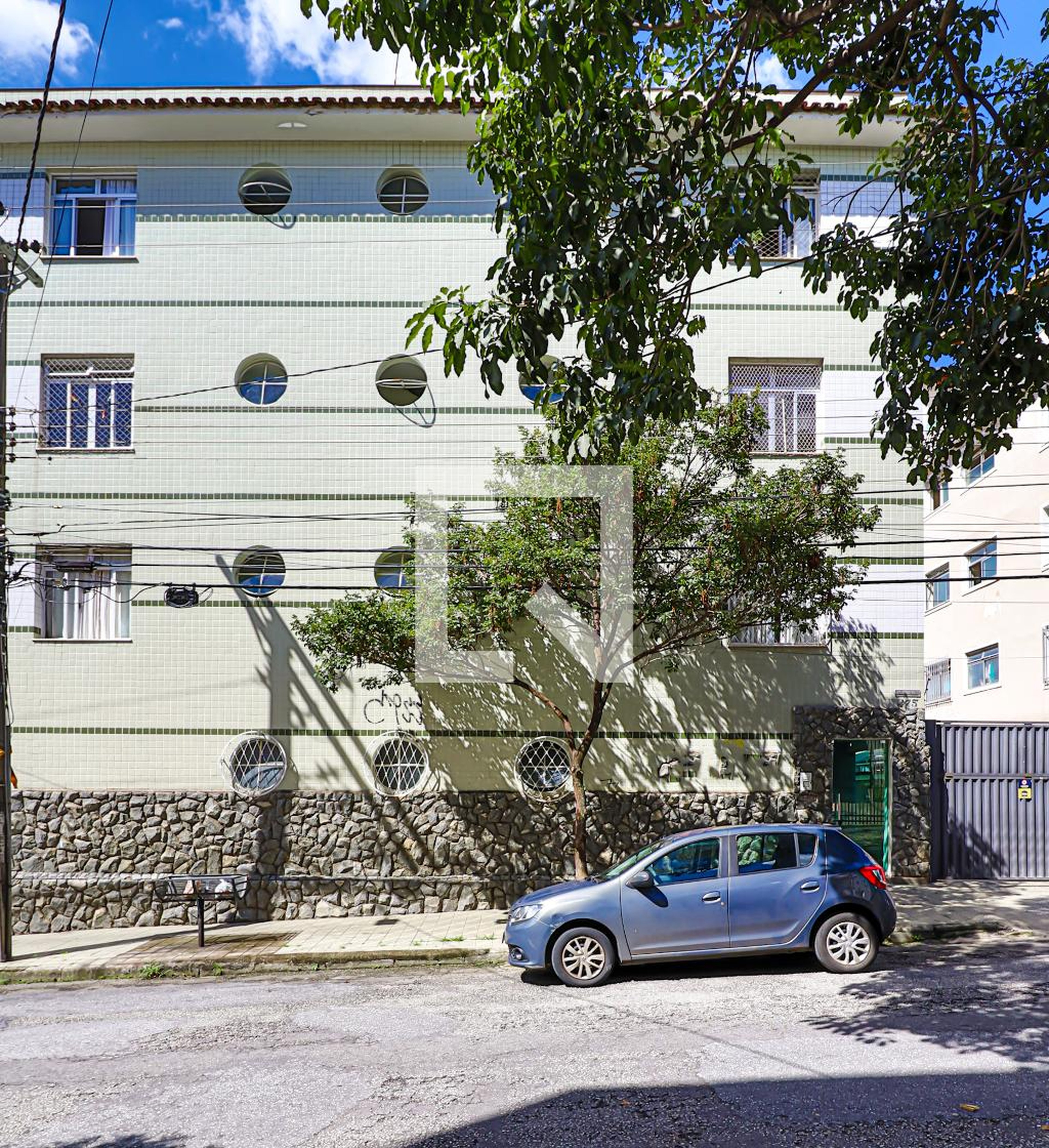 Fachada Condomínio em Rua Professor Lincoln Continentino, 475